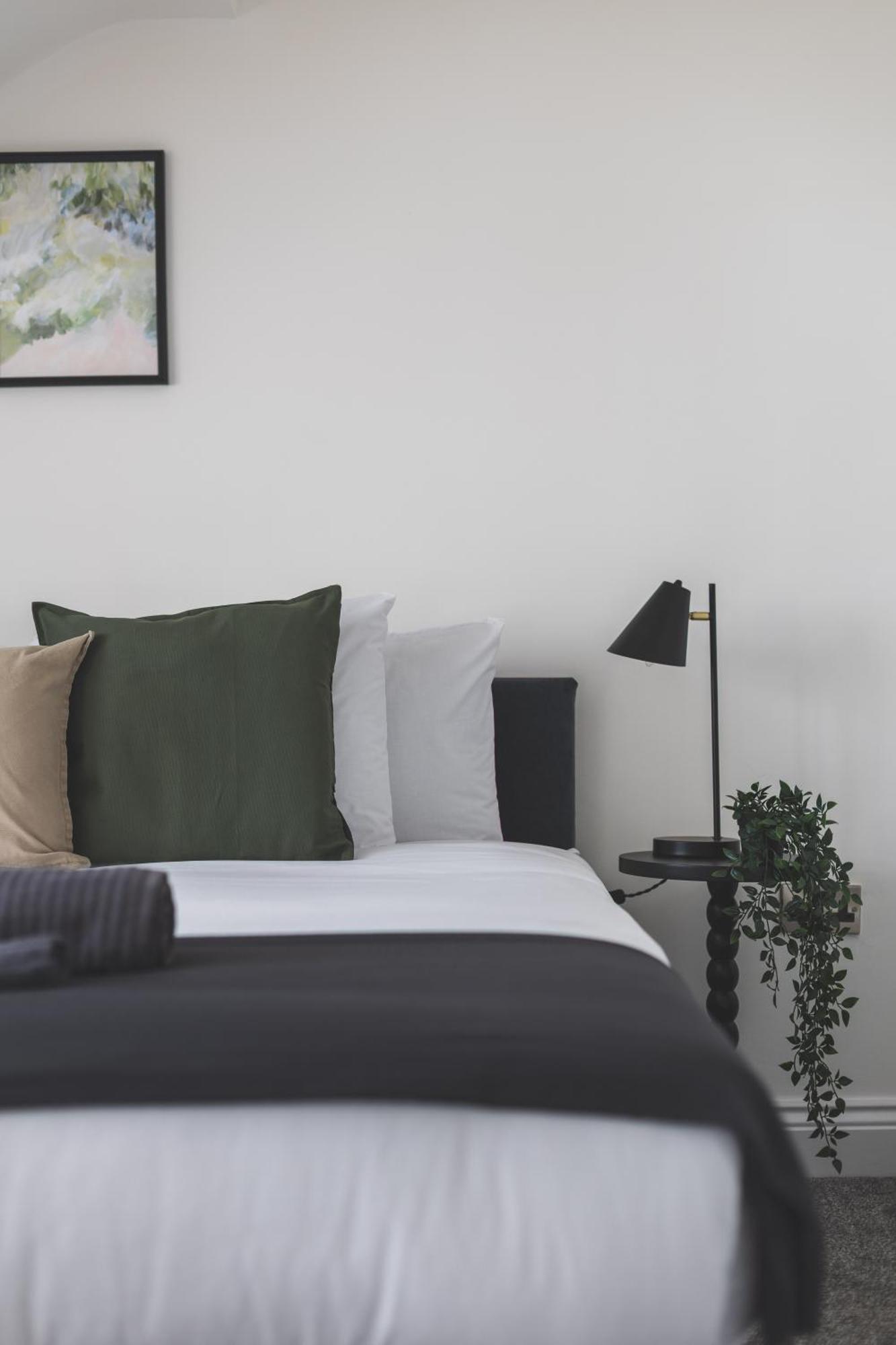 Arte Serviced Stratford - 3 Bedrooms 2 Bathrooms London, Stratford, Maryland, Free Parking, Garden, Weekly Or Monthly - Up To 8 Guests Ferienhaus