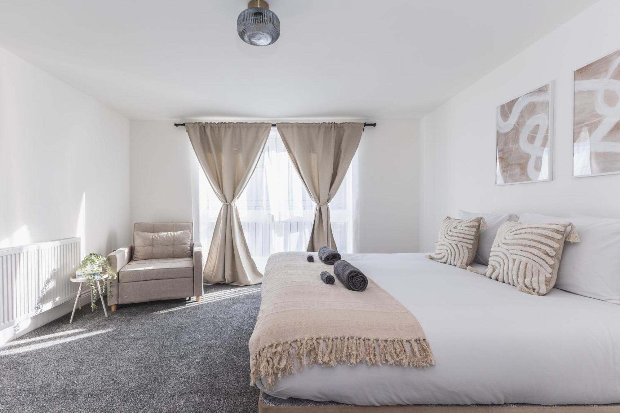 Arte Serviced Stratford - 3 Bedrooms 2 Bathrooms London, Stratford, Maryland, Free Parking, Garden, Weekly Or Monthly - Up To 8 Guests *
