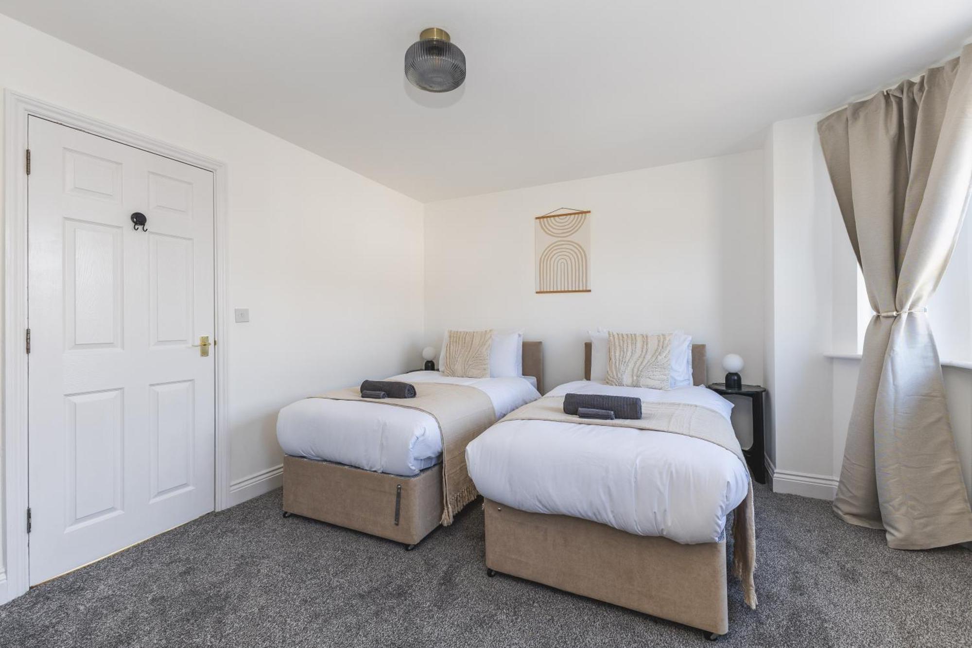Arte Serviced Stratford - 3 Bedrooms 2 Bathrooms London, Stratford, Maryland, Free Parking, Garden, Weekly Or Monthly - Up To 8 Guests London