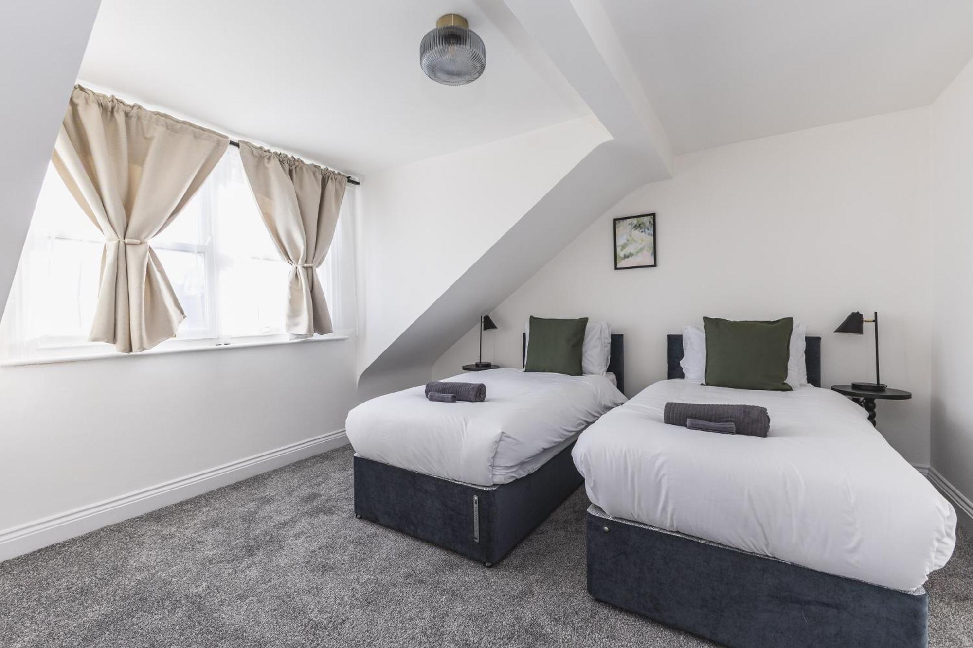 Arte Serviced Stratford - 3 Bedrooms 2 Bathrooms London, Stratford, Maryland, Free Parking, Garden, Weekly Or Monthly - Up To 8 Guests Ferienhaus