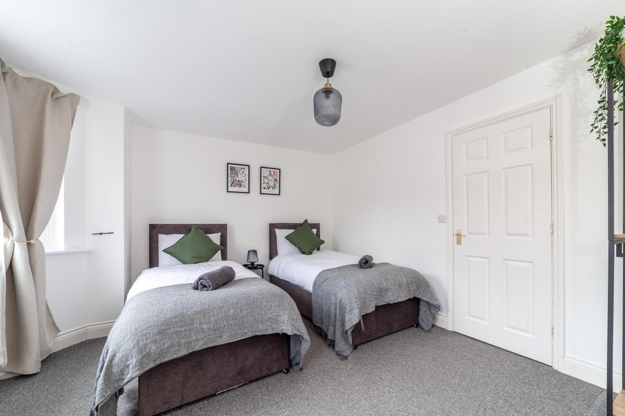 Arte Serviced Stratford - 3 Bedrooms 2 Bathrooms London, Stratford, Maryland, Free Parking, Garden, Weekly Or Monthly - Up To 8 Guests Ferienhaus London