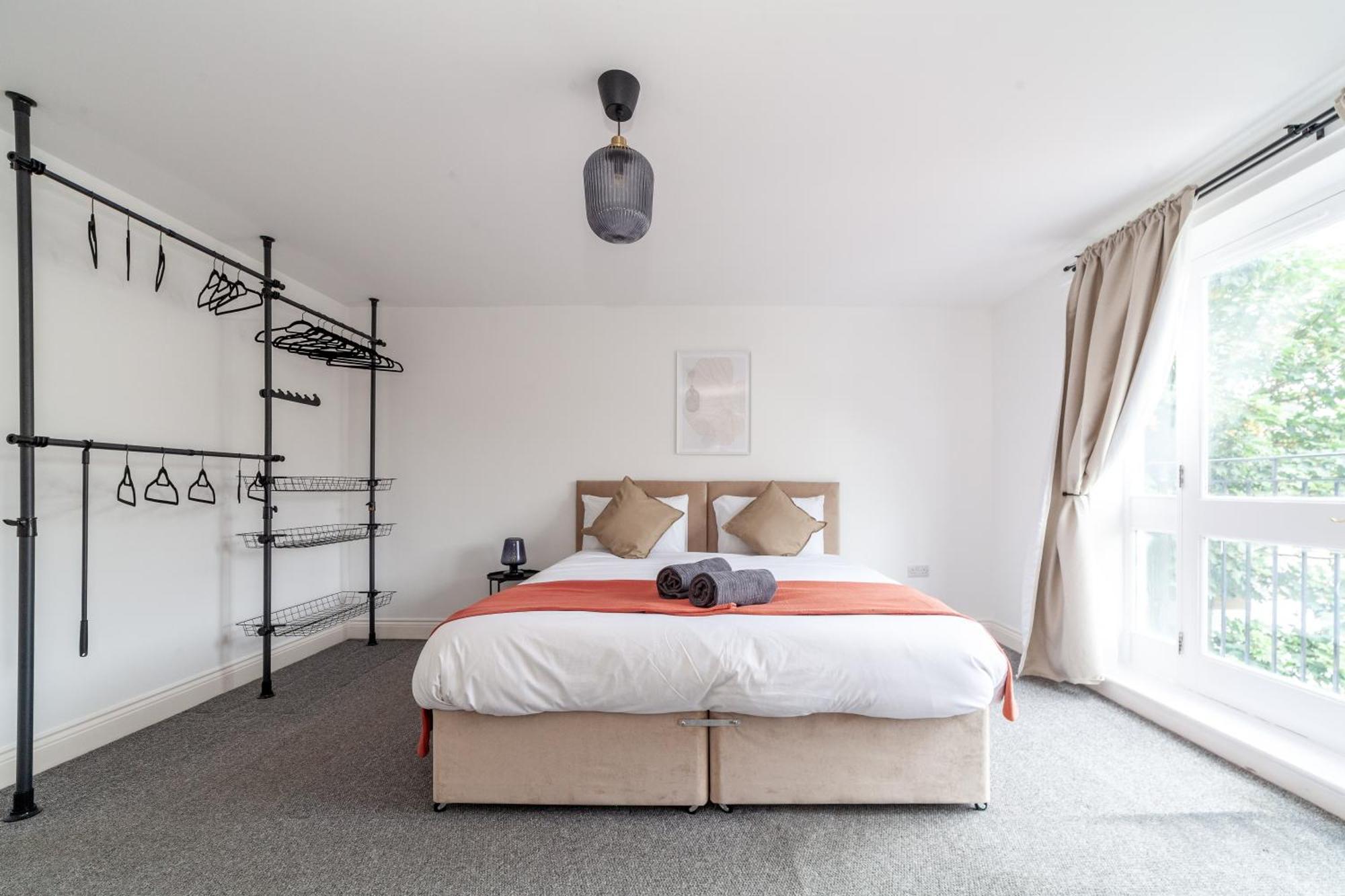 Ferienhaus Arte Serviced Stratford - 3 Bedrooms 2 Bathrooms London, Stratford, Maryland, Free Parking, Garden, Weekly Or Monthly - Up To 8 Guests