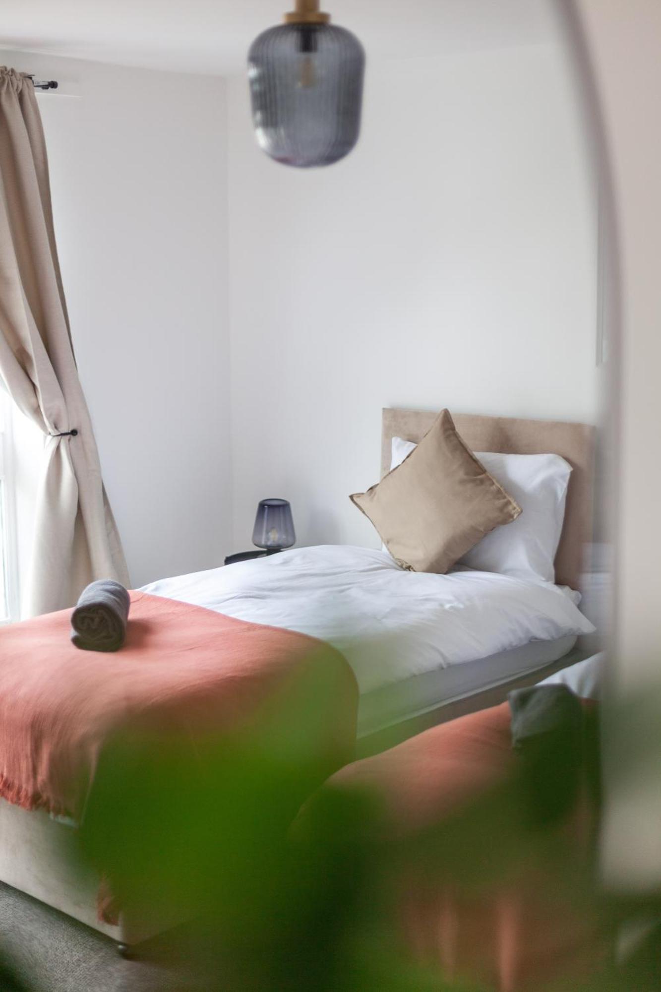 Ferienhaus Arte Serviced Stratford - 3 Bedrooms 2 Bathrooms London, Stratford, Maryland, Free Parking, Garden, Weekly Or Monthly - Up To 8 Guests *