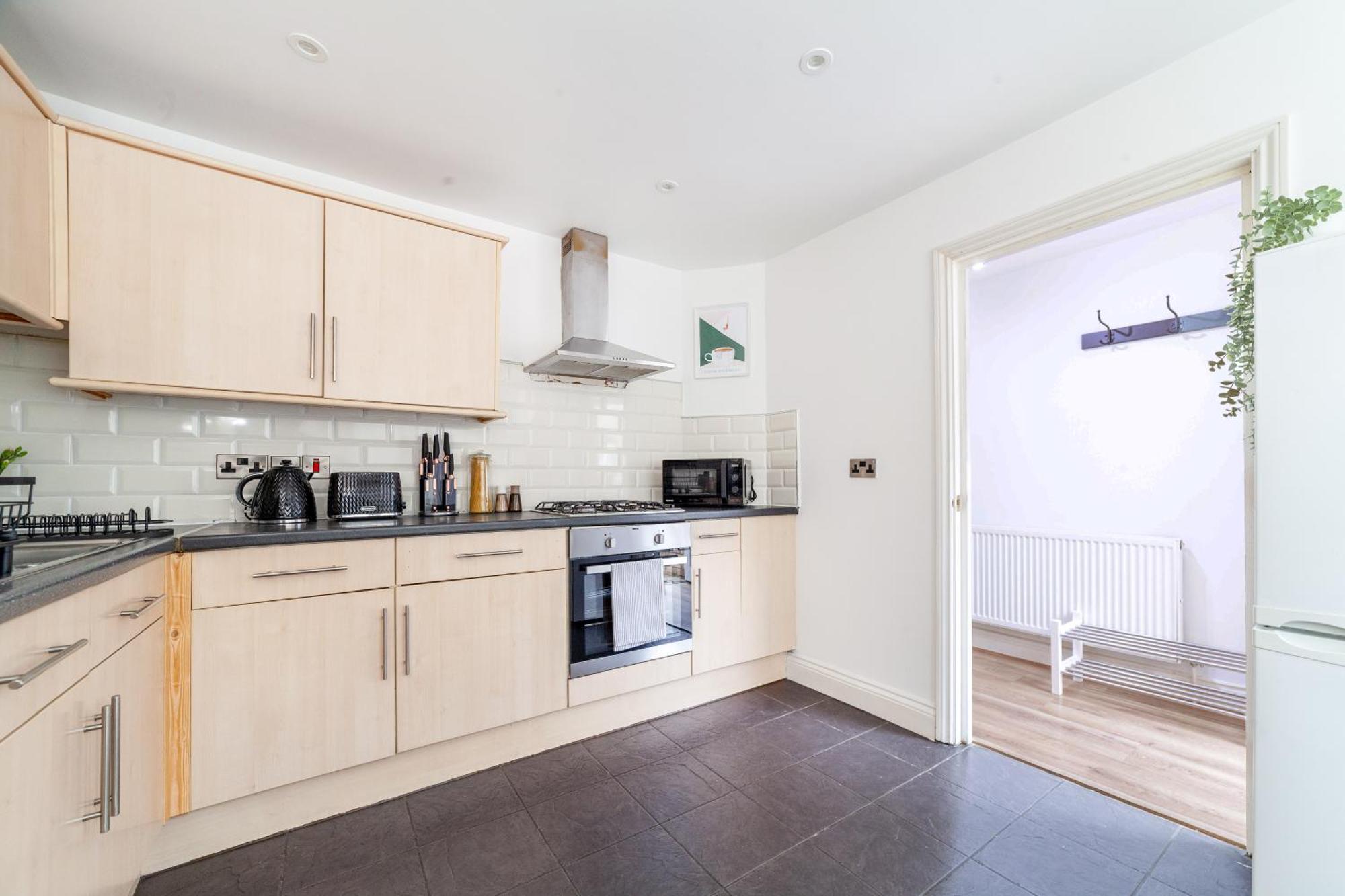 Arte Serviced Stratford - 3 Bedrooms 2 Bathrooms London, Stratford, Maryland, Free Parking, Garden, Weekly Or Monthly - Up To 8 Guests Ferienhaus London