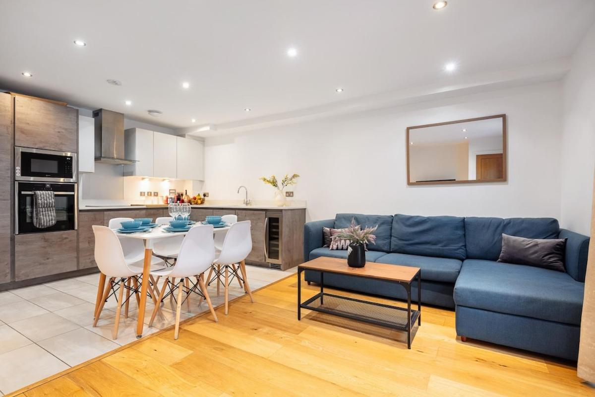 Eye ,split Level And Private Patio,sleeps 6 *