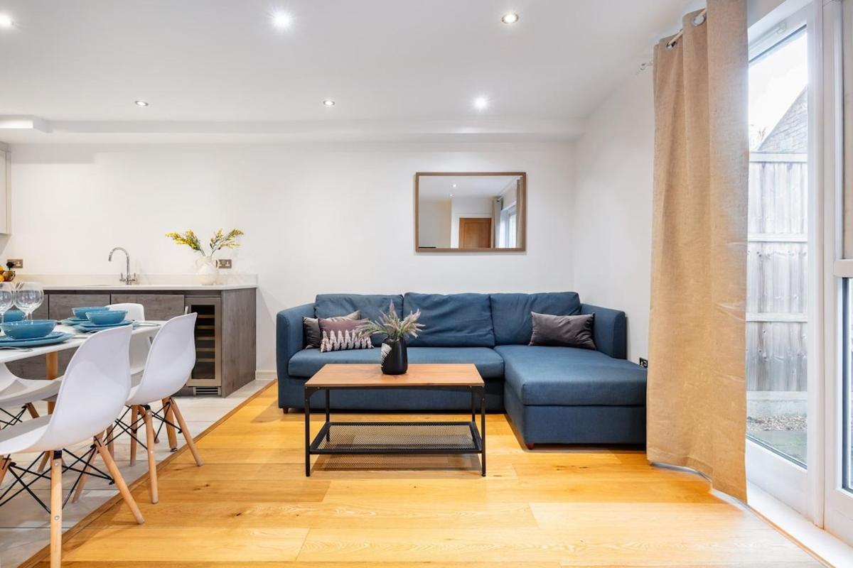Eye ,split Level And Private Patio,sleeps 6 London