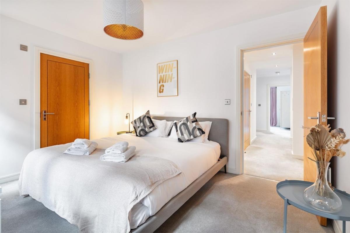Eye ,split Level And Private Patio,sleeps 6 * London