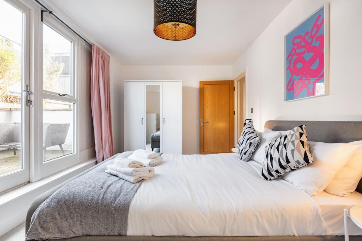 Eye ,split Level And Private Patio,sleeps 6 Apartment