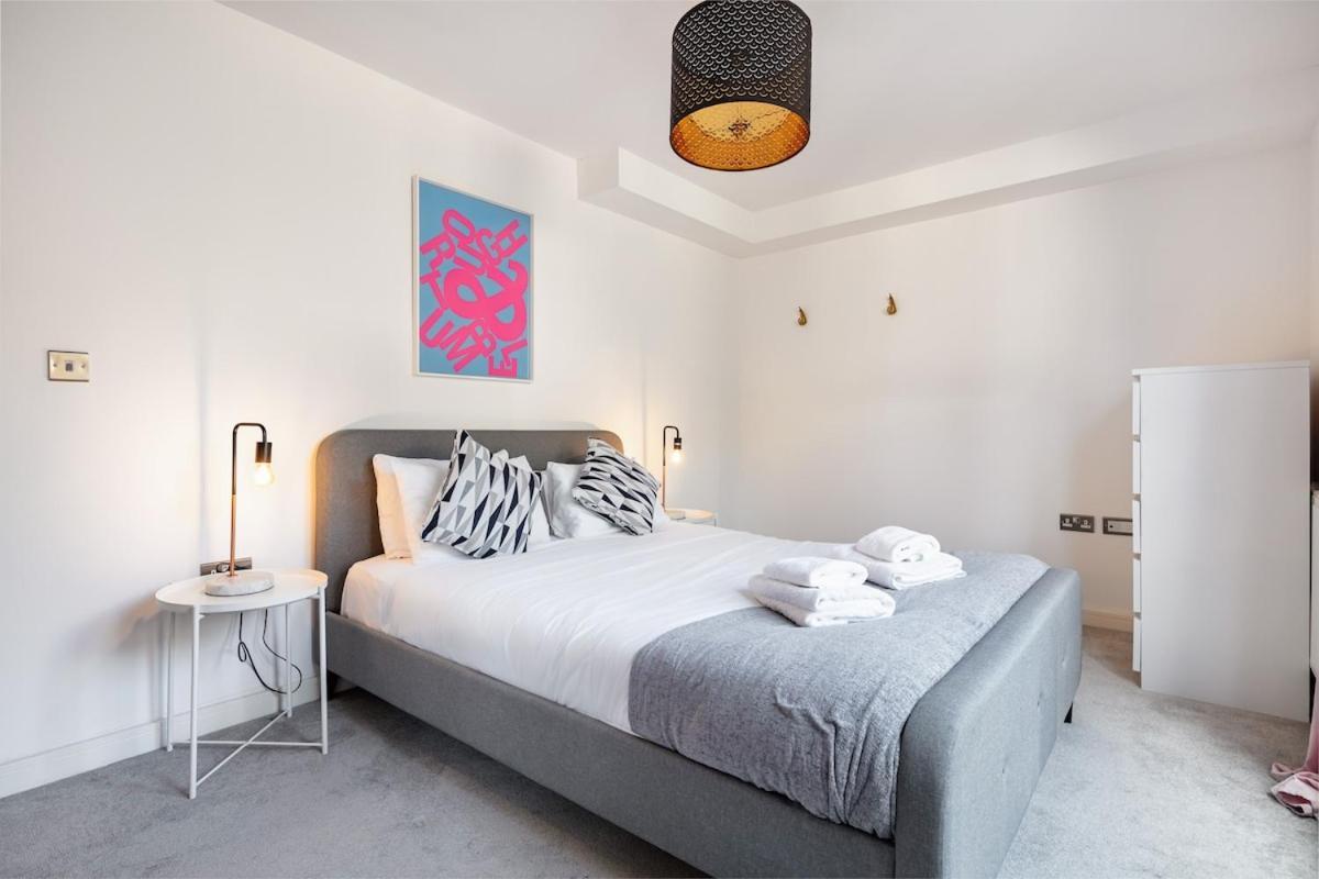 Eye ,split Level And Private Patio,sleeps 6 Apartment *