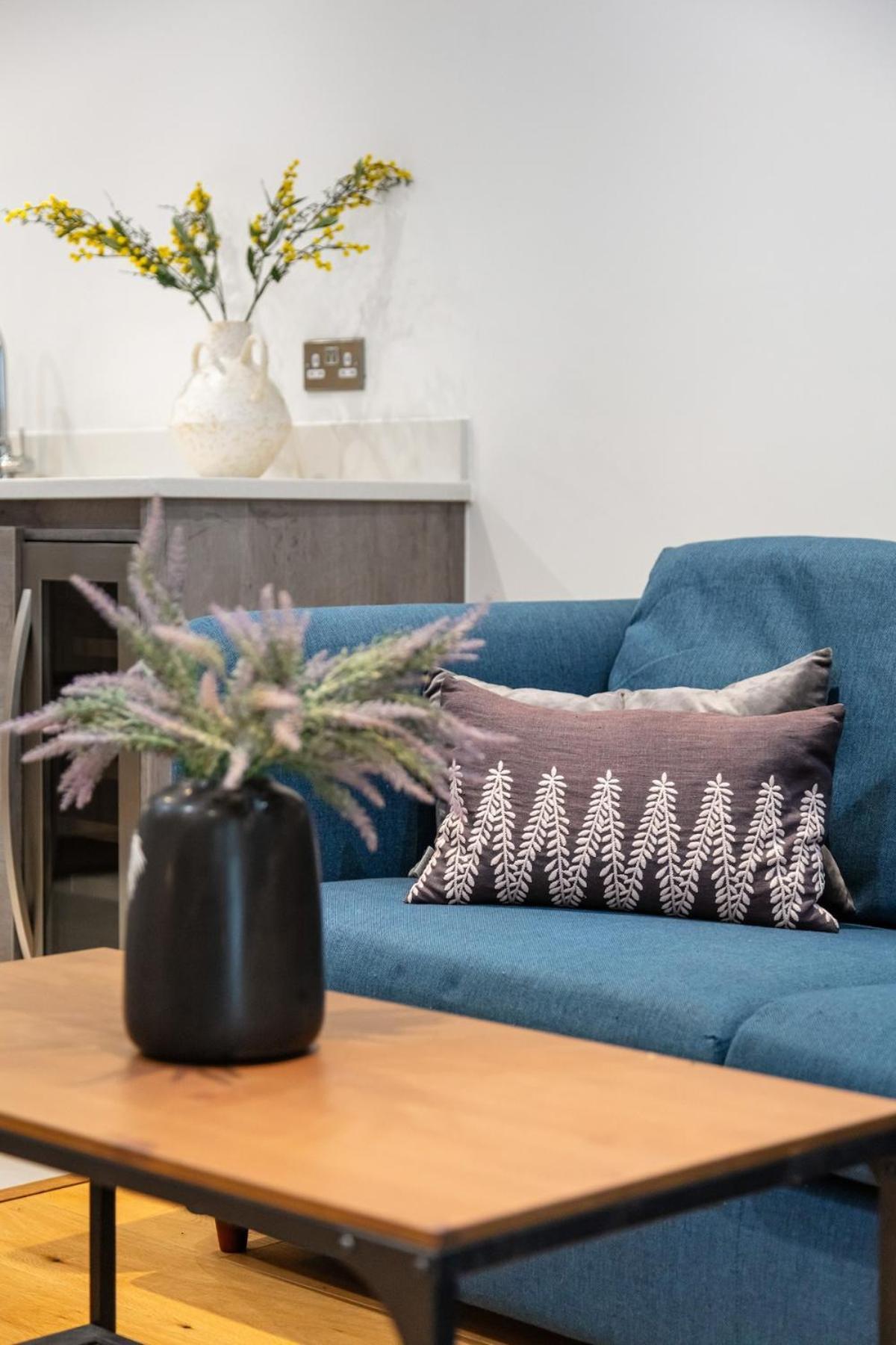 Eye ,split Level And Private Patio,sleeps 6 Apartment