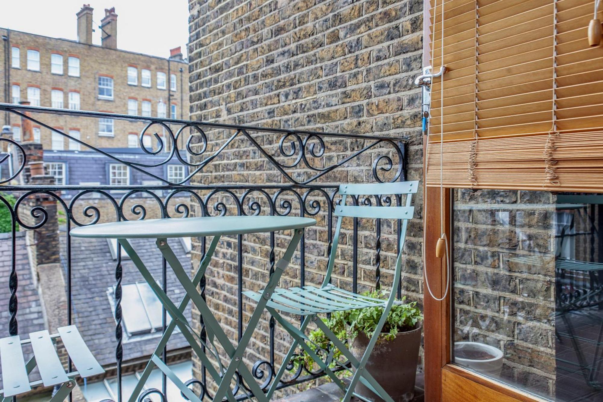 Apartment Beautiful Comfy 2 Bdr With Balcony, Chelsea *