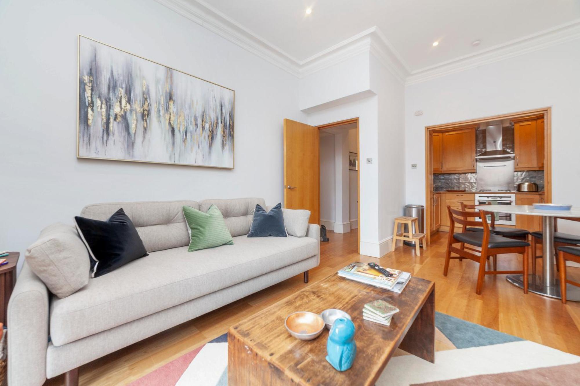 Apartment Beautiful Comfy 2 Bdr With Balcony, Chelsea