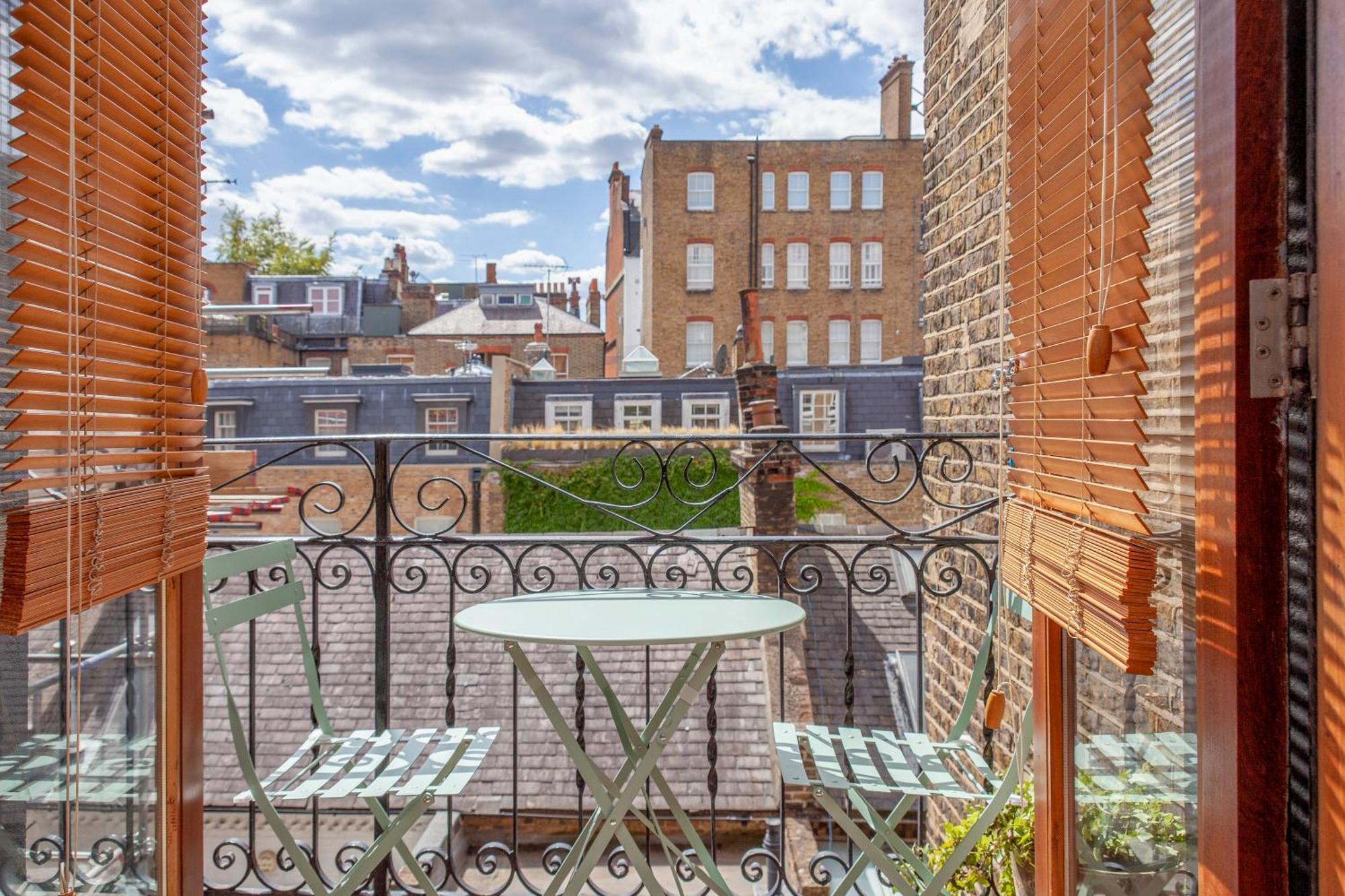Apartment Beautiful Comfy 2 Bdr With Balcony, Chelsea London