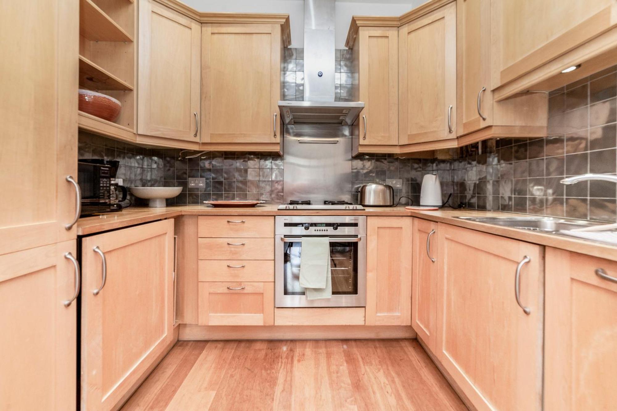 Beautiful Comfy 2 Bdr With Balcony, Chelsea