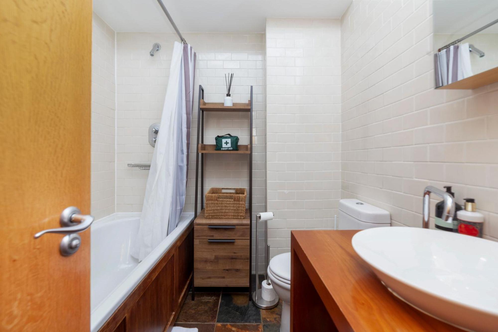 Apartment Beautiful Comfy 2 Bdr With Balcony, Chelsea