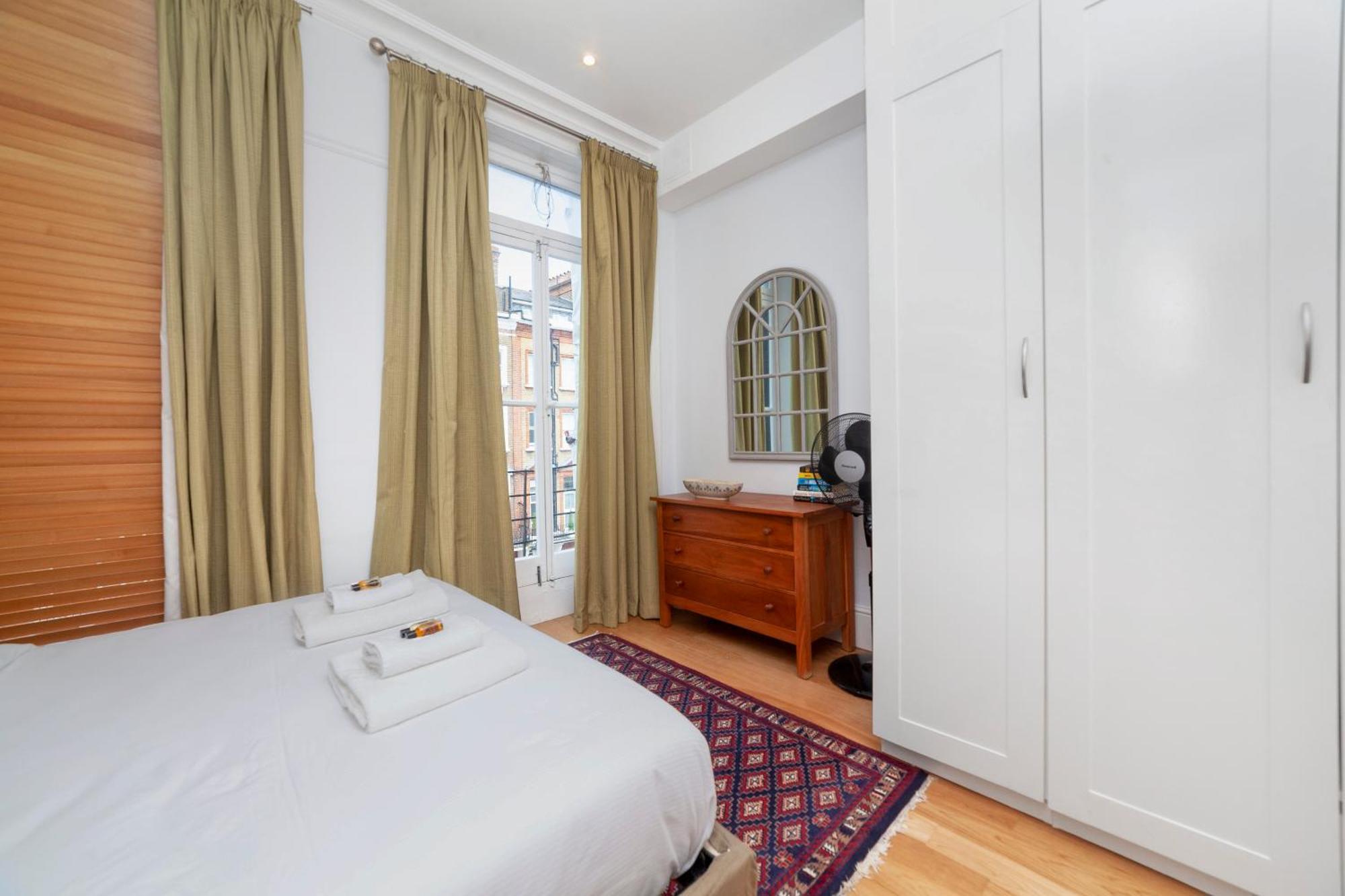 Apartment Beautiful Comfy 2 Bdr With Balcony, Chelsea London
