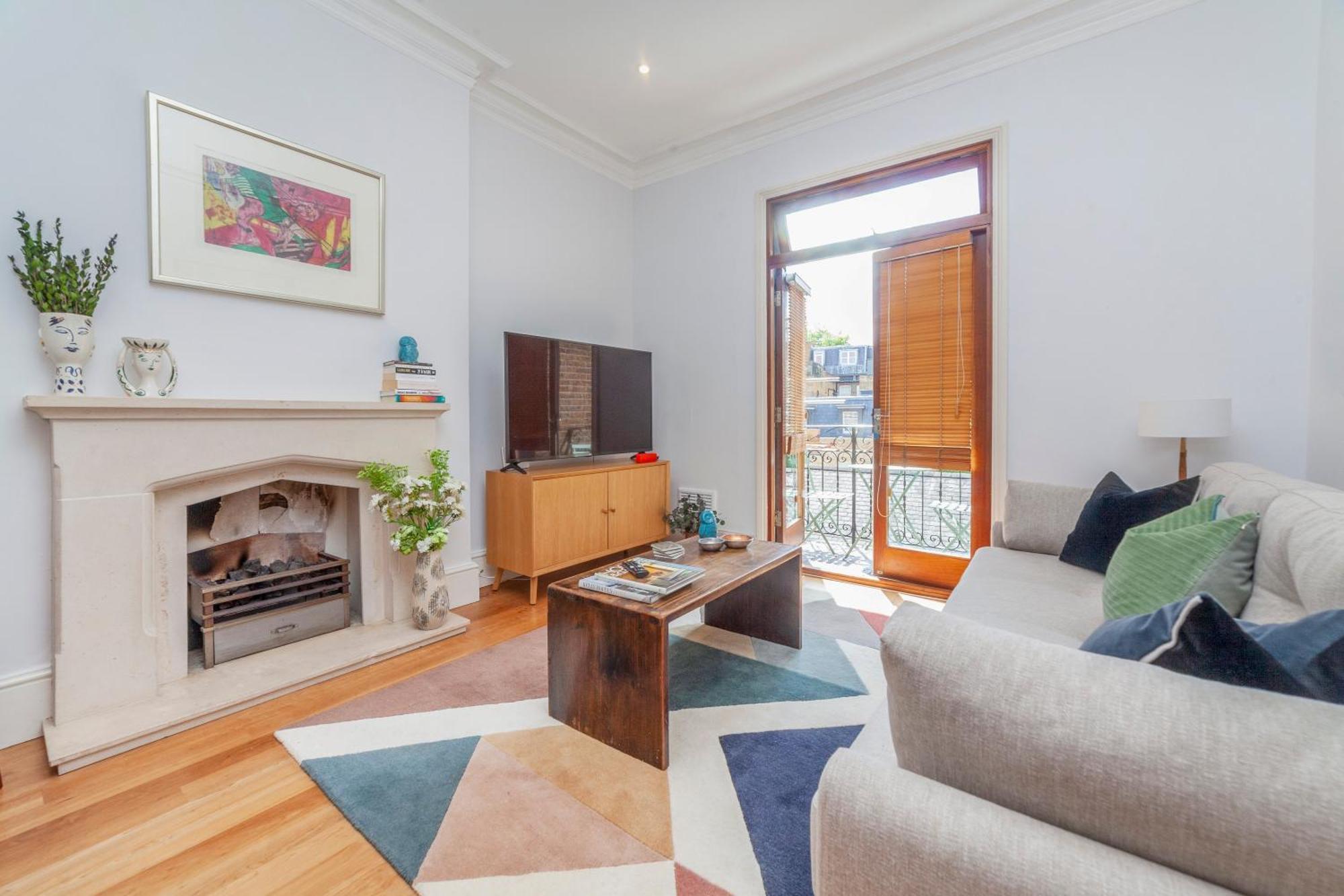 Beautiful Comfy 2 Bdr With Balcony, Chelsea