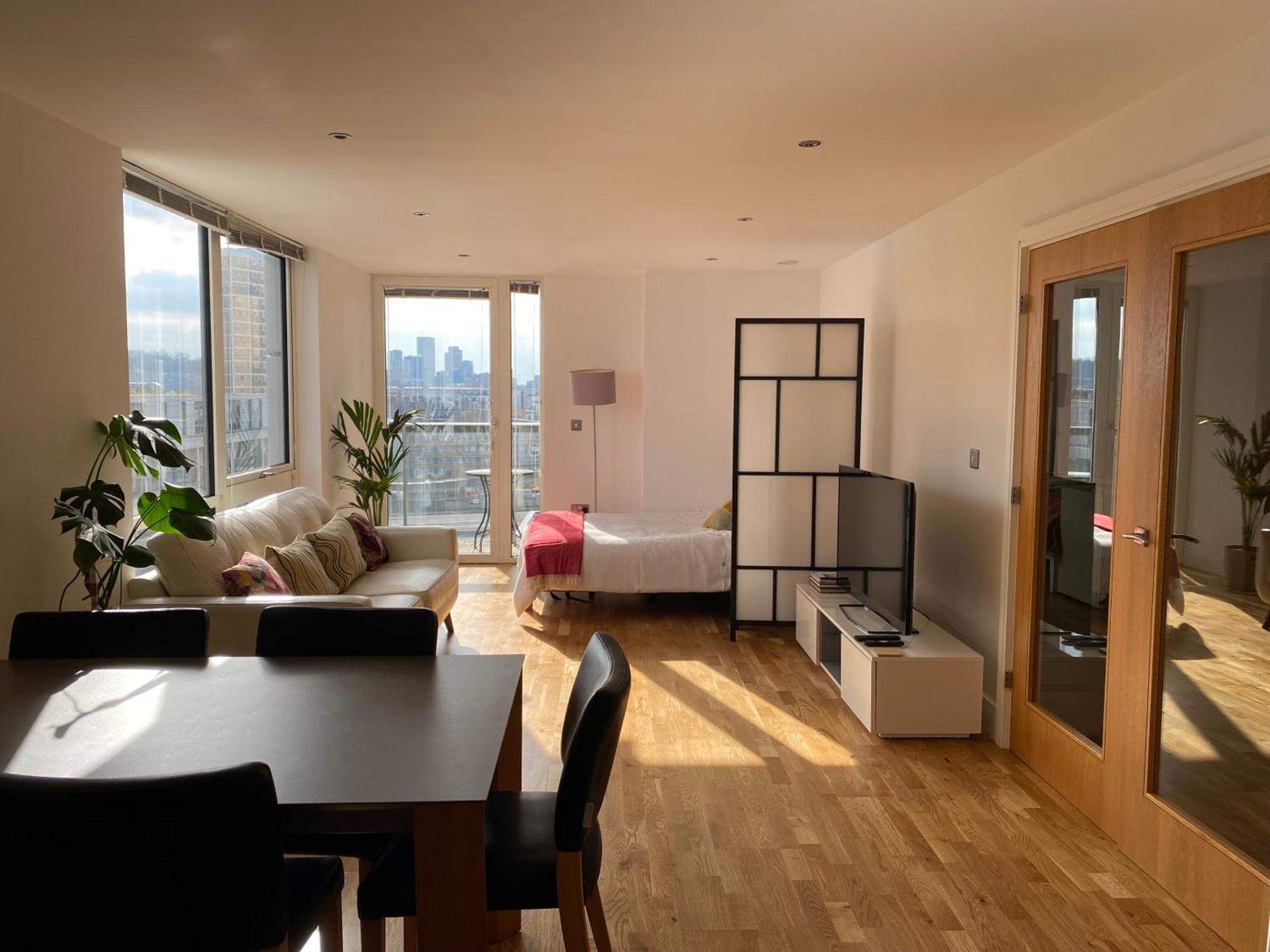 River View Spacious Apartment *