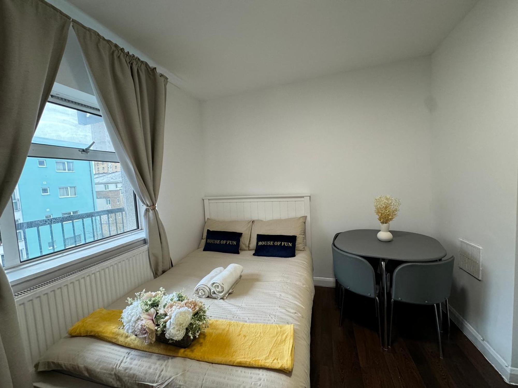 Lovely 1bedroom For 6ppl In Whitechapel, 1min Away To Dlr Station *