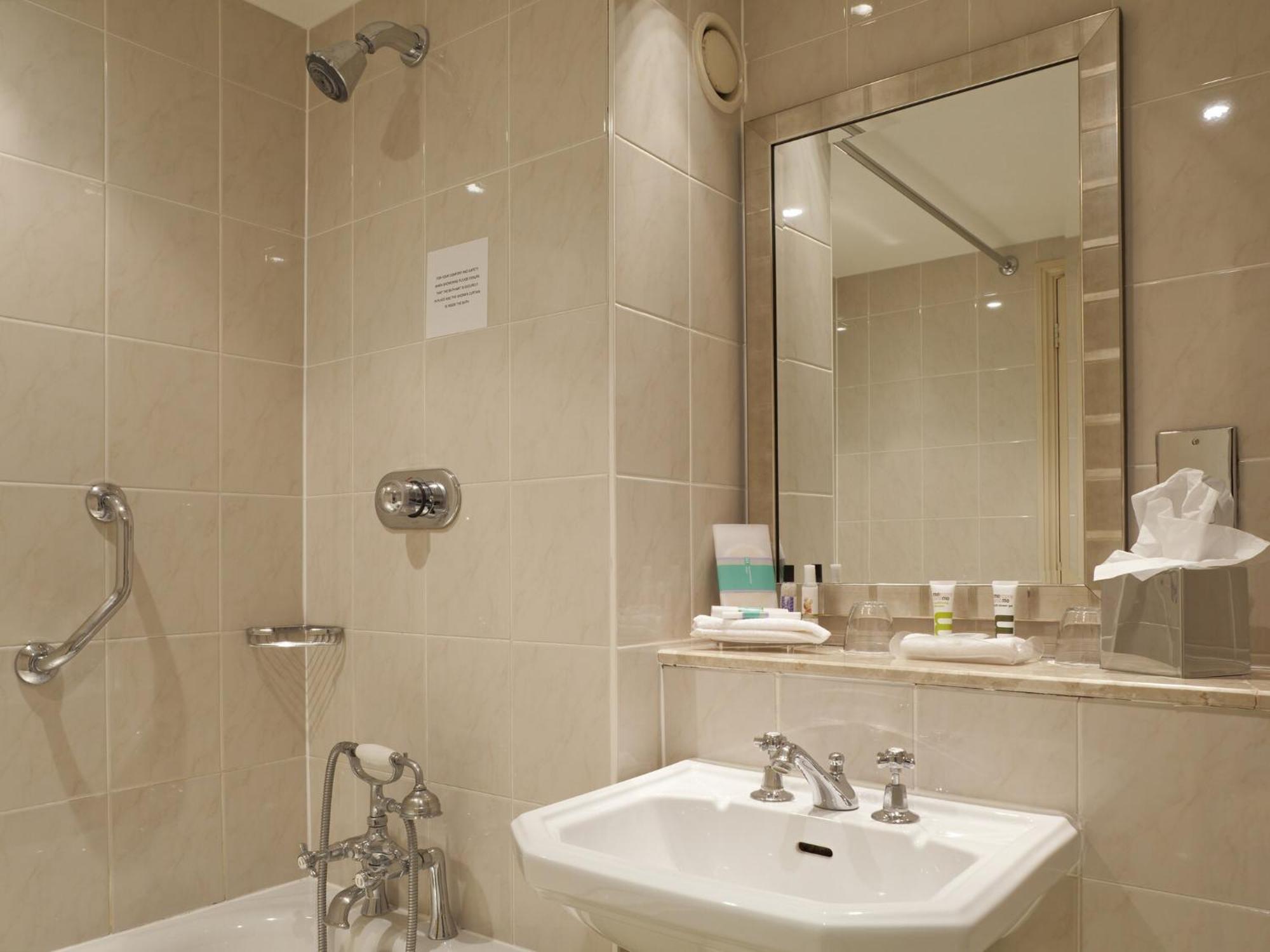 Mercure London Staines-Upon-Thames Hotel *