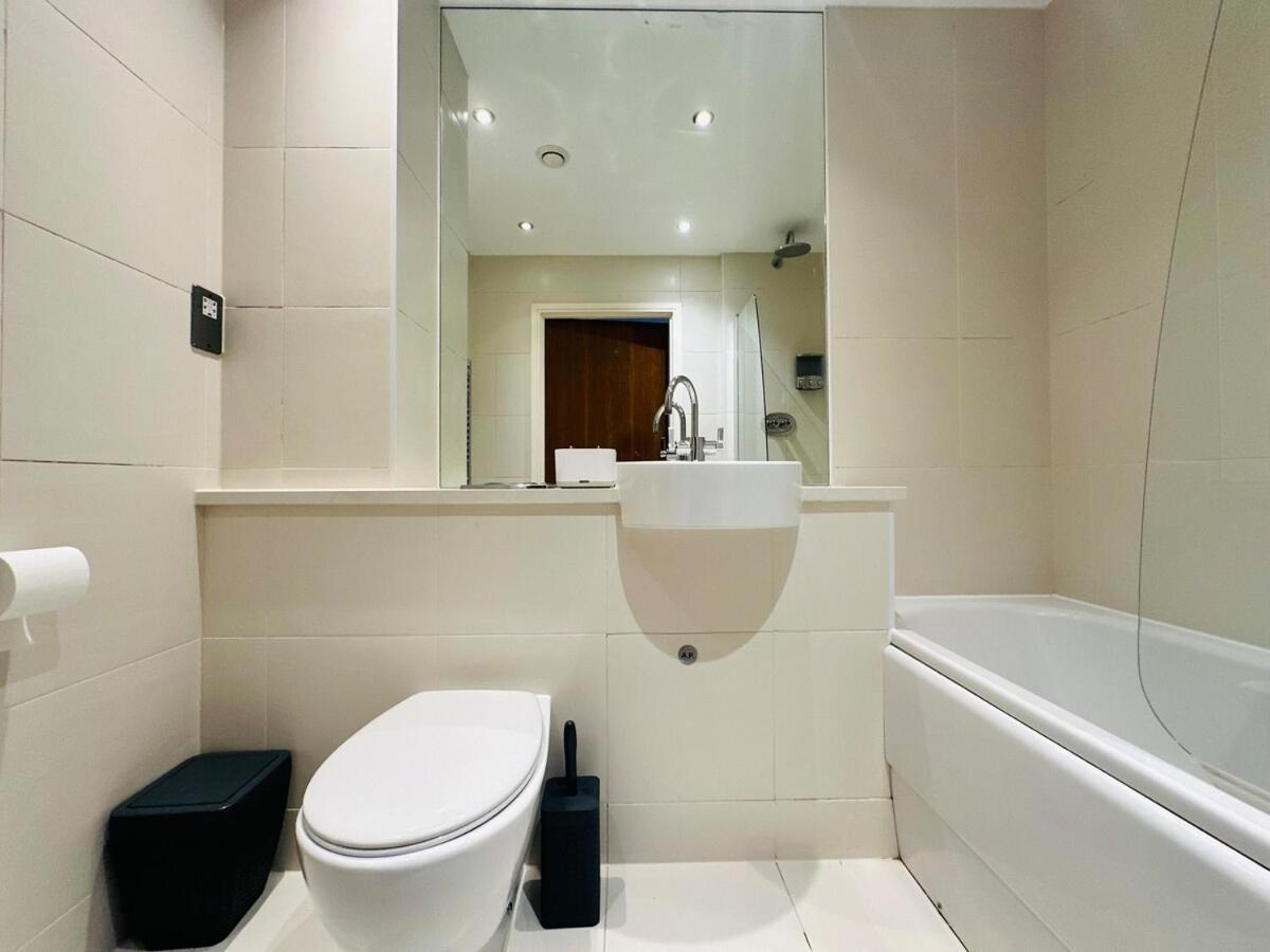 Zone 1 4 Mins From Major Station London