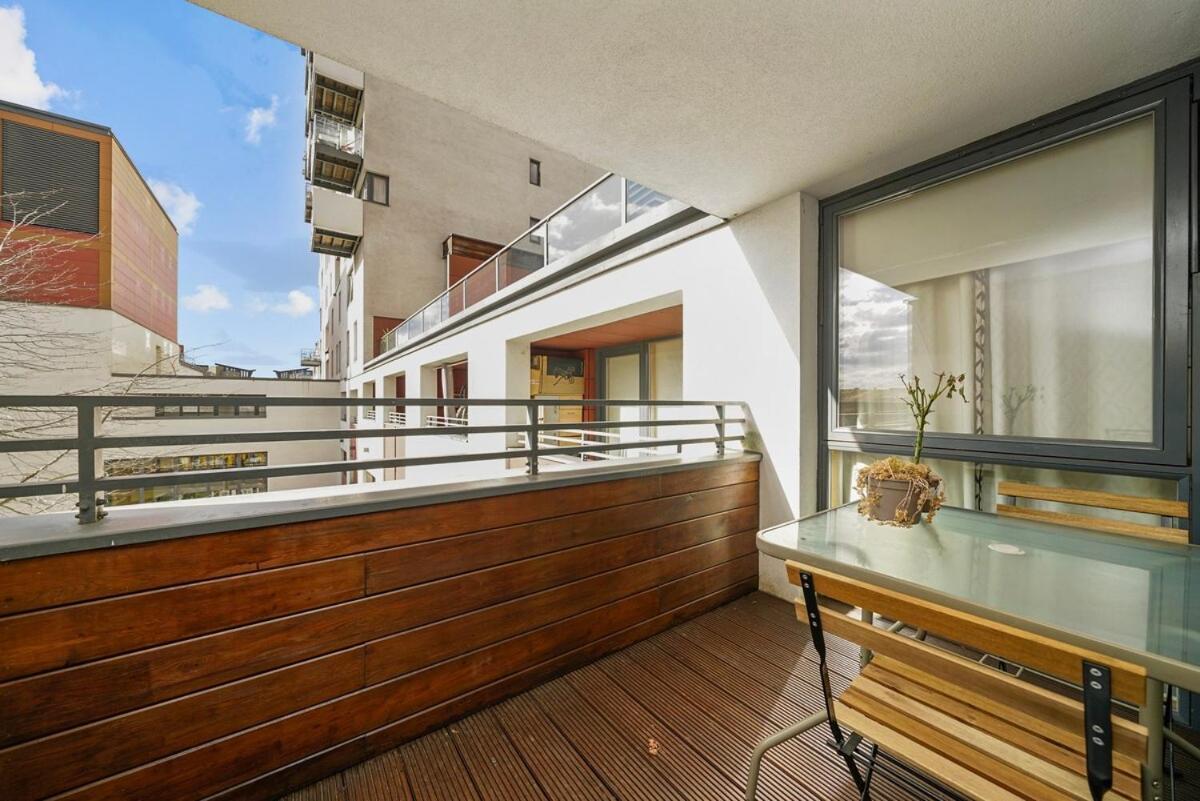 Modern In Canary Wharf Business Hub * London