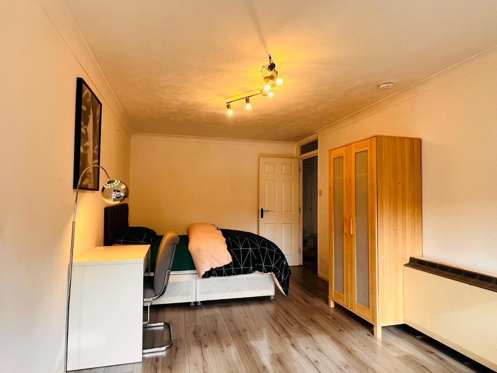 Charming 3-bedroom, Bow, Apartment London