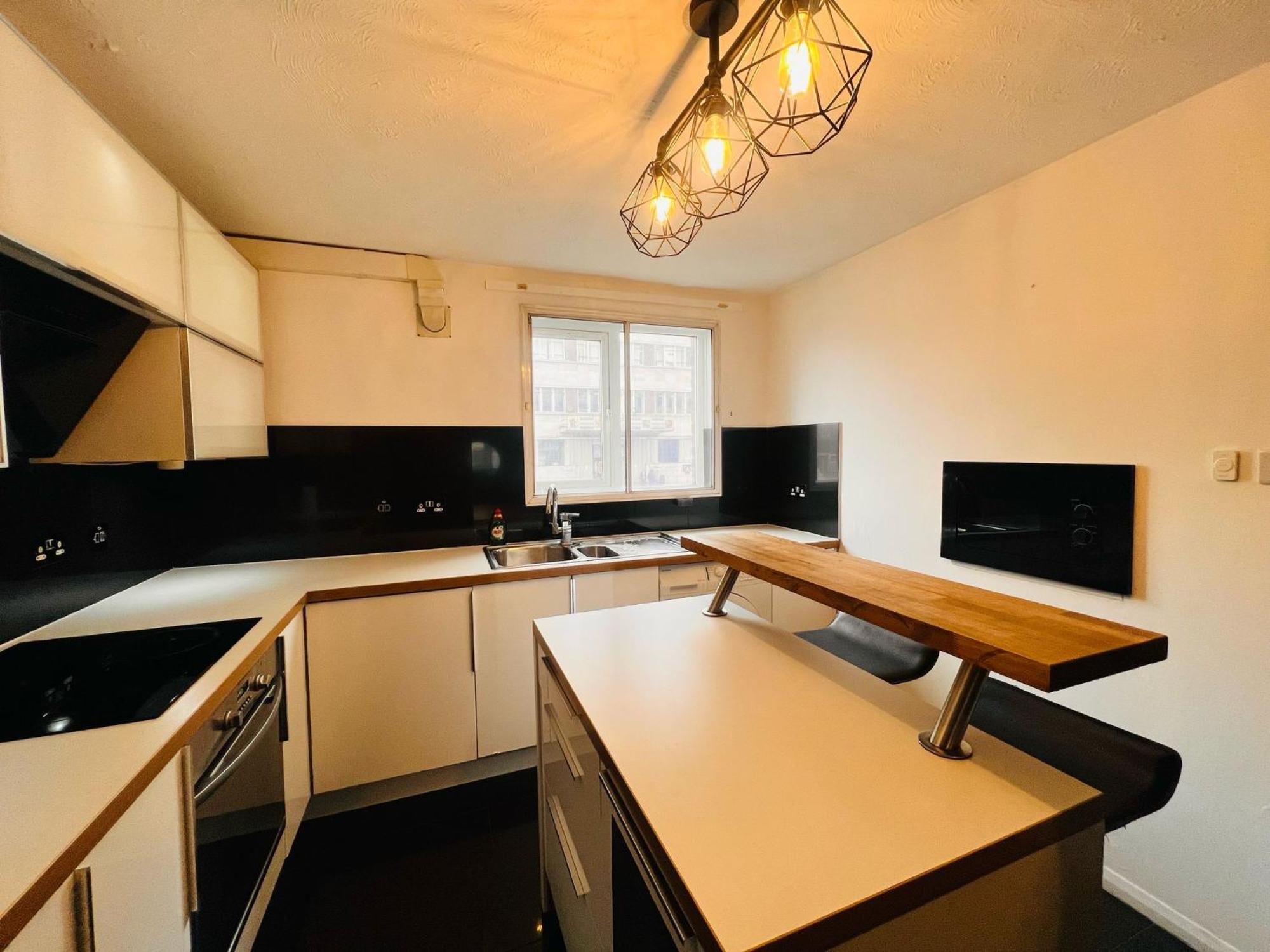Charming 3-bedroom, Bow, Apartment