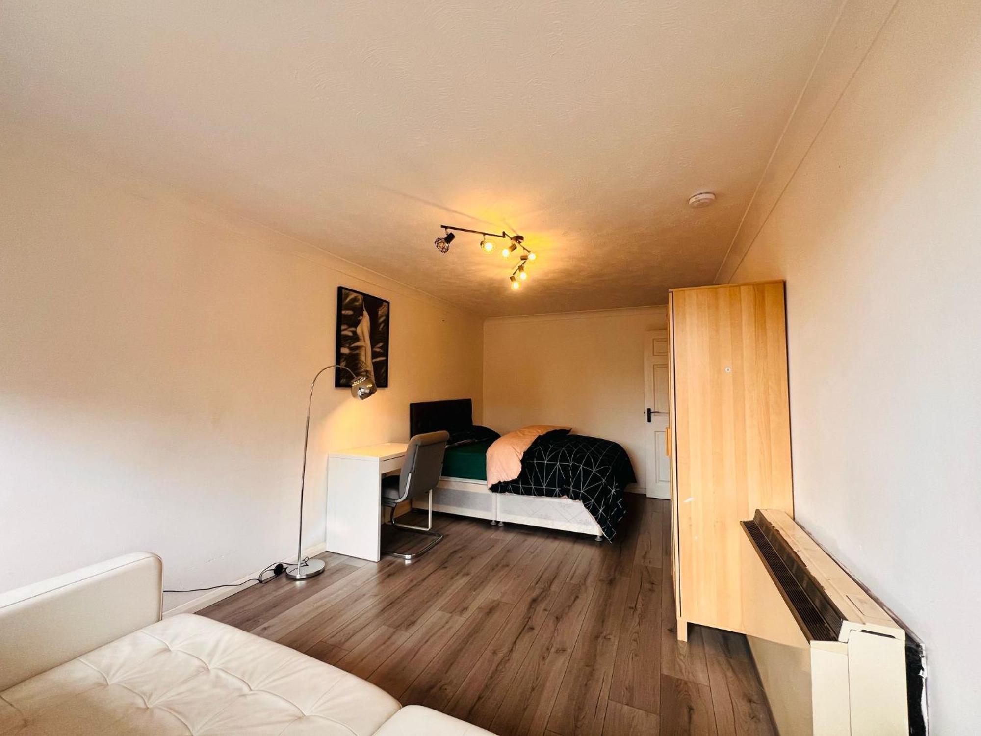 Charming 3-bedroom, Bow, Apartment London