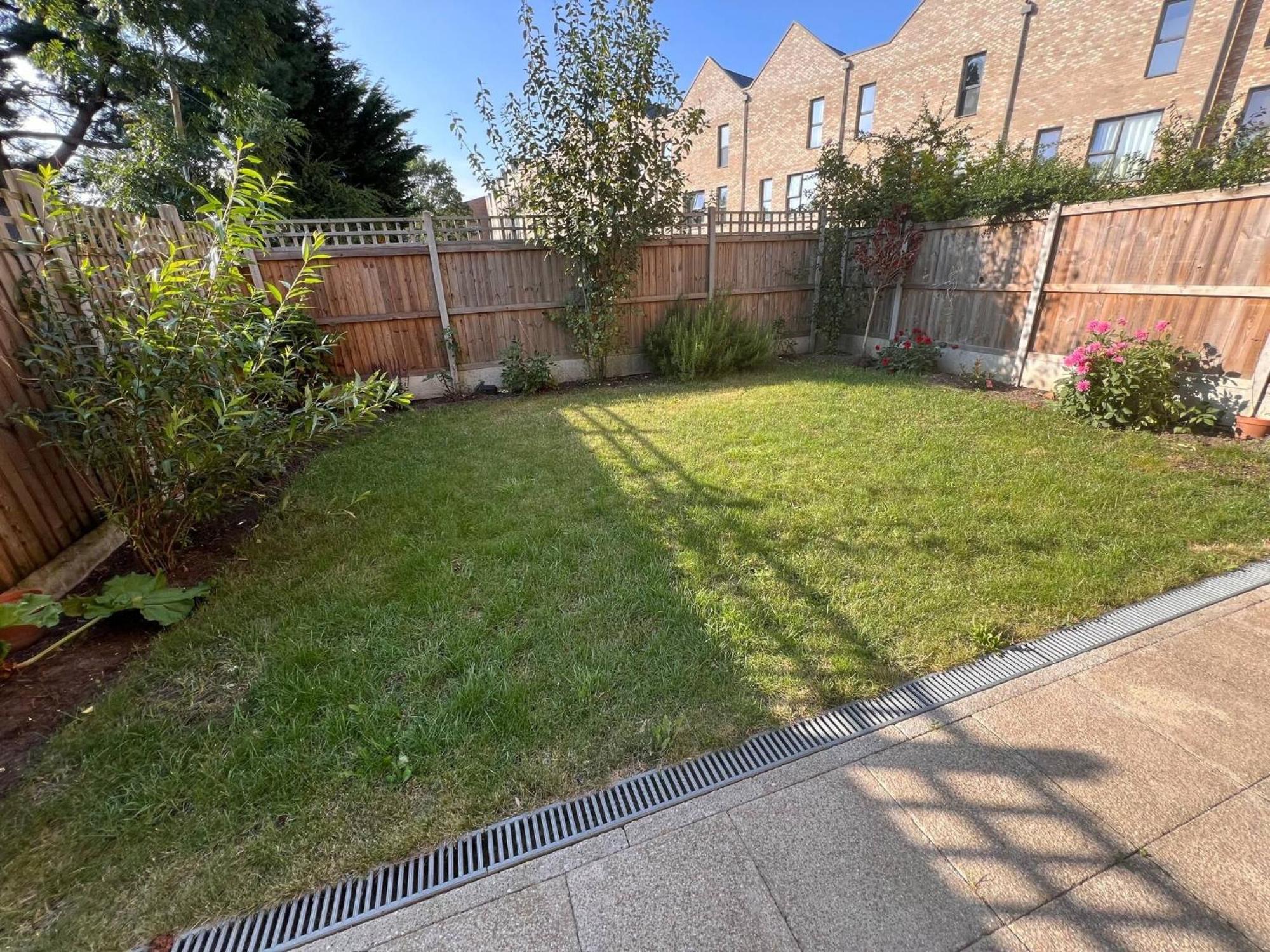 Stylish 3-bed Townhouse With 3 Baths In Southgate Londen