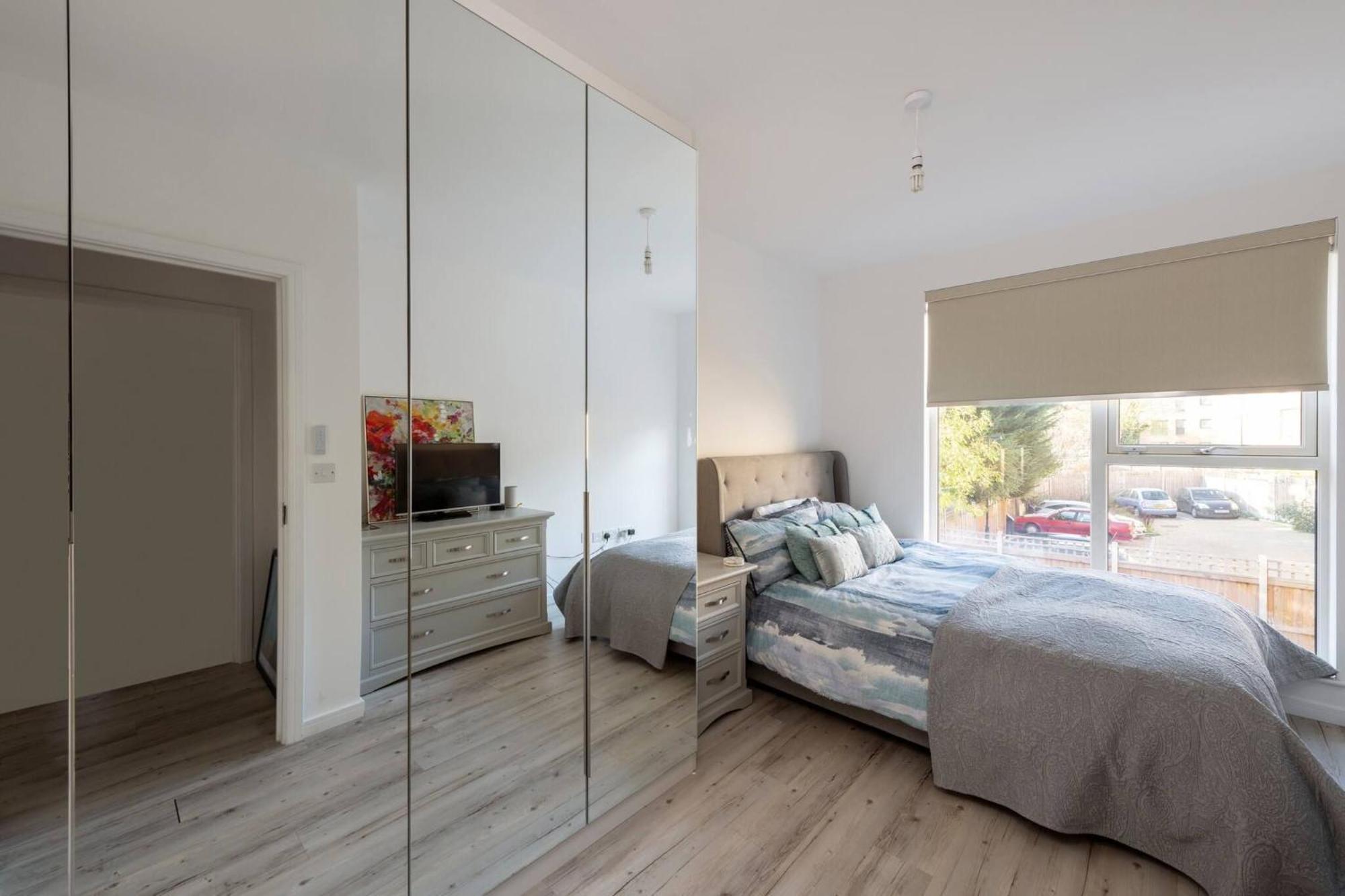 Stylish 3-bed Townhouse With 3 Baths In Southgate Londen