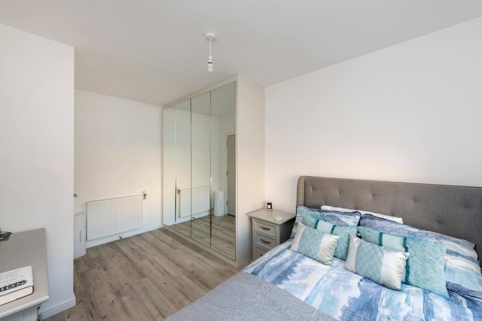 Stylish 3-bed Townhouse With 3 Baths In Southgate Appartement *