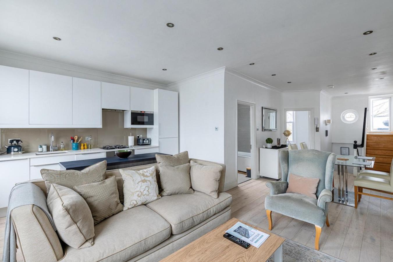 Stylish 2br Chelsea Penthouse With Private Rooftop Apartment London