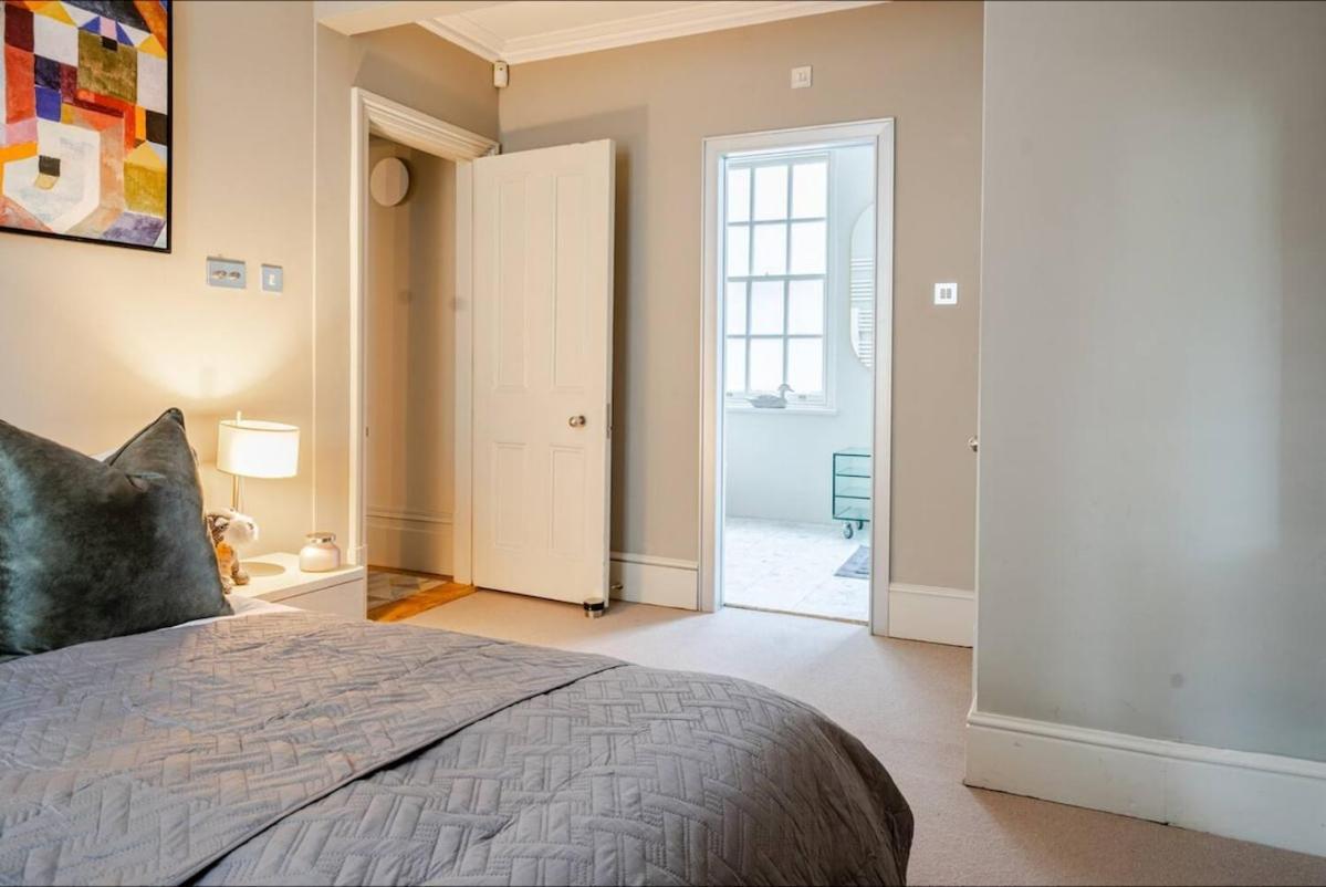 Lux 3 Bedroom Covent Garden Apartment London
