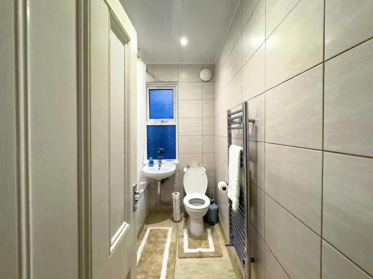 Spacious 3 Bed Apartment, 10 Mins From Wembley Stadium With Private Garden Apartment *