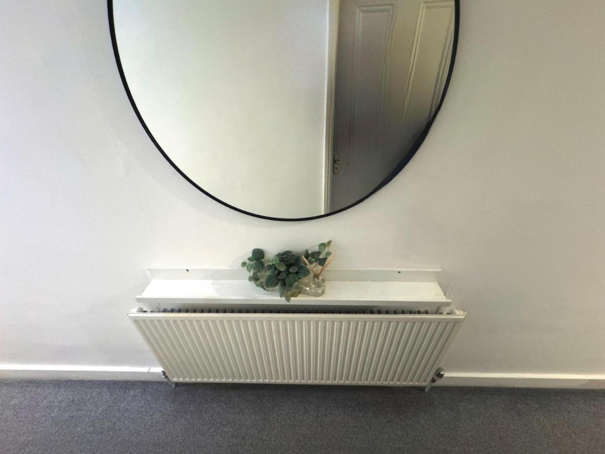 Apartment Spacious 3 Bed Apartment, 10 Mins From Wembley Stadium With Private Garden *