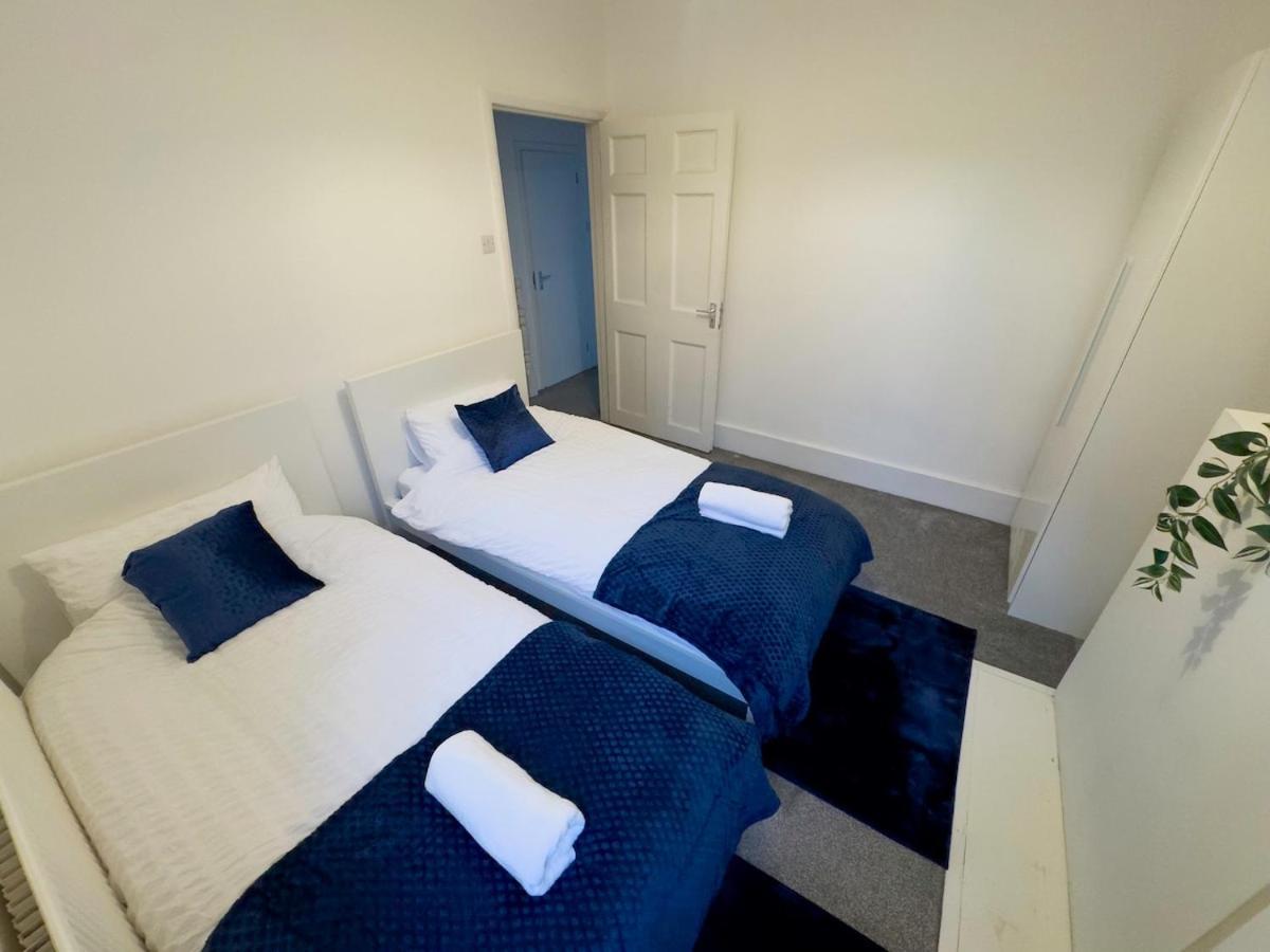 Spacious 3 Bed Apartment, 10 Mins From Wembley Stadium With Private Garden * London