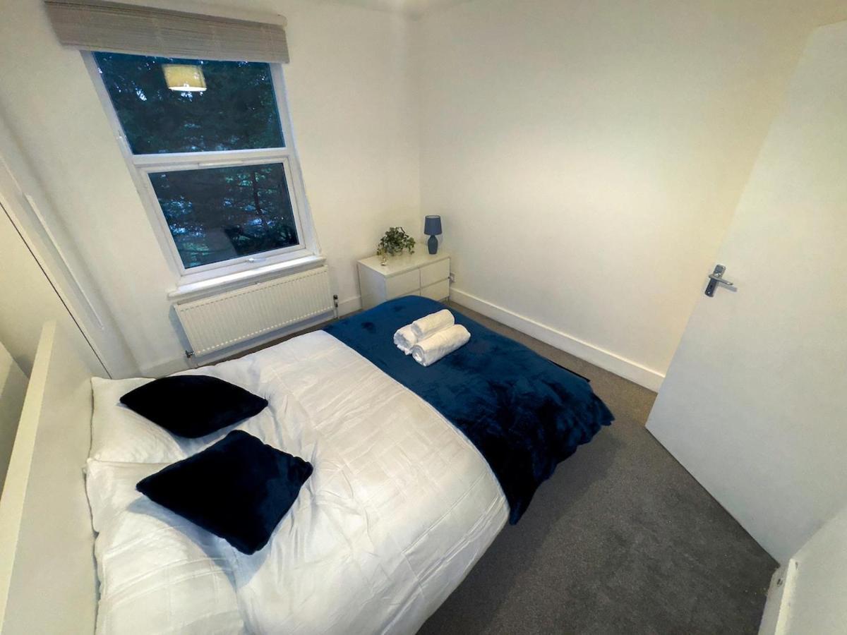Spacious 3 Bed Apartment, 10 Mins From Wembley Stadium With Private Garden London