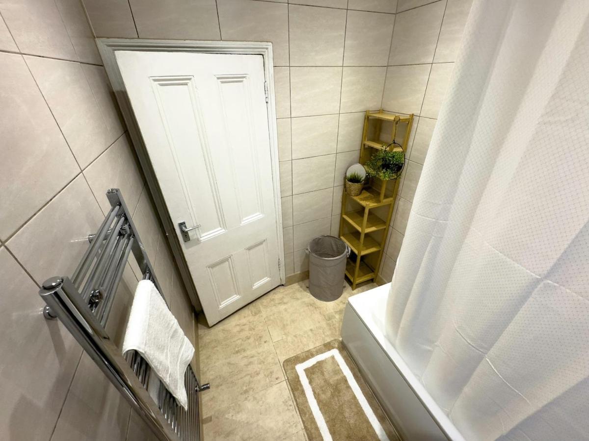 Spacious 3 Bed Apartment, 10 Mins From Wembley Stadium With Private Garden * London