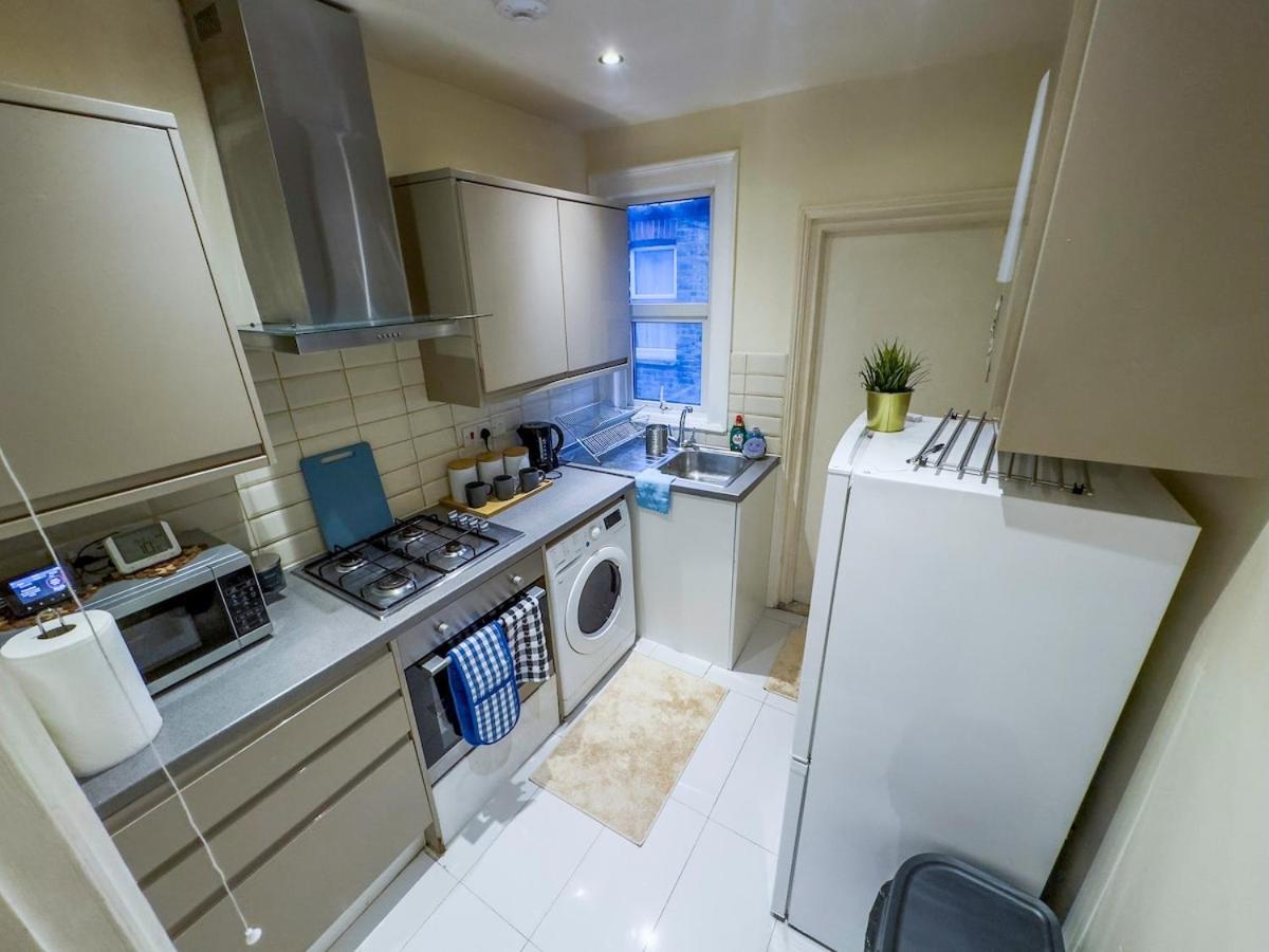 Spacious 3 Bed Apartment, 10 Mins From Wembley Stadium With Private Garden Apartment
