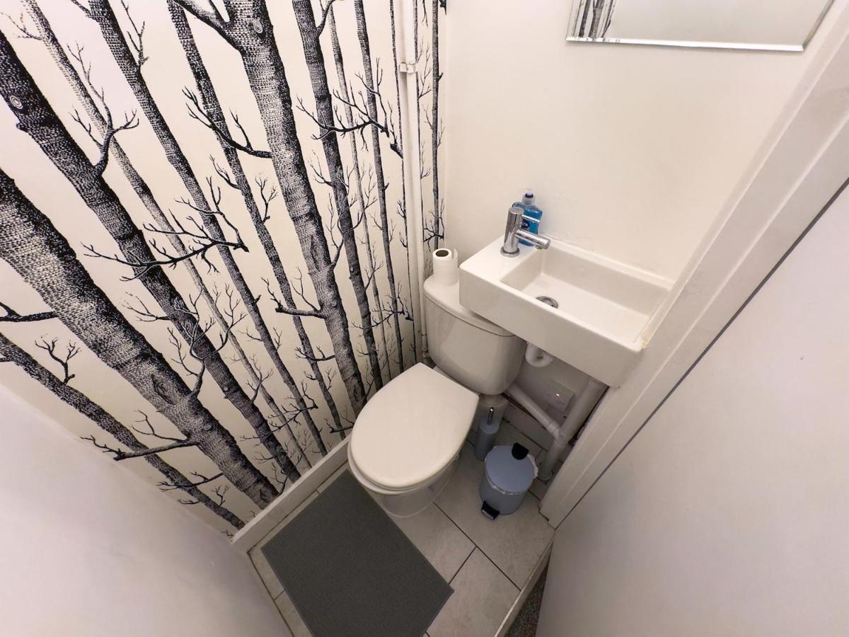 Apartment Spacious 3 Bed Apartment, 10 Mins From Wembley Stadium With Private Garden *