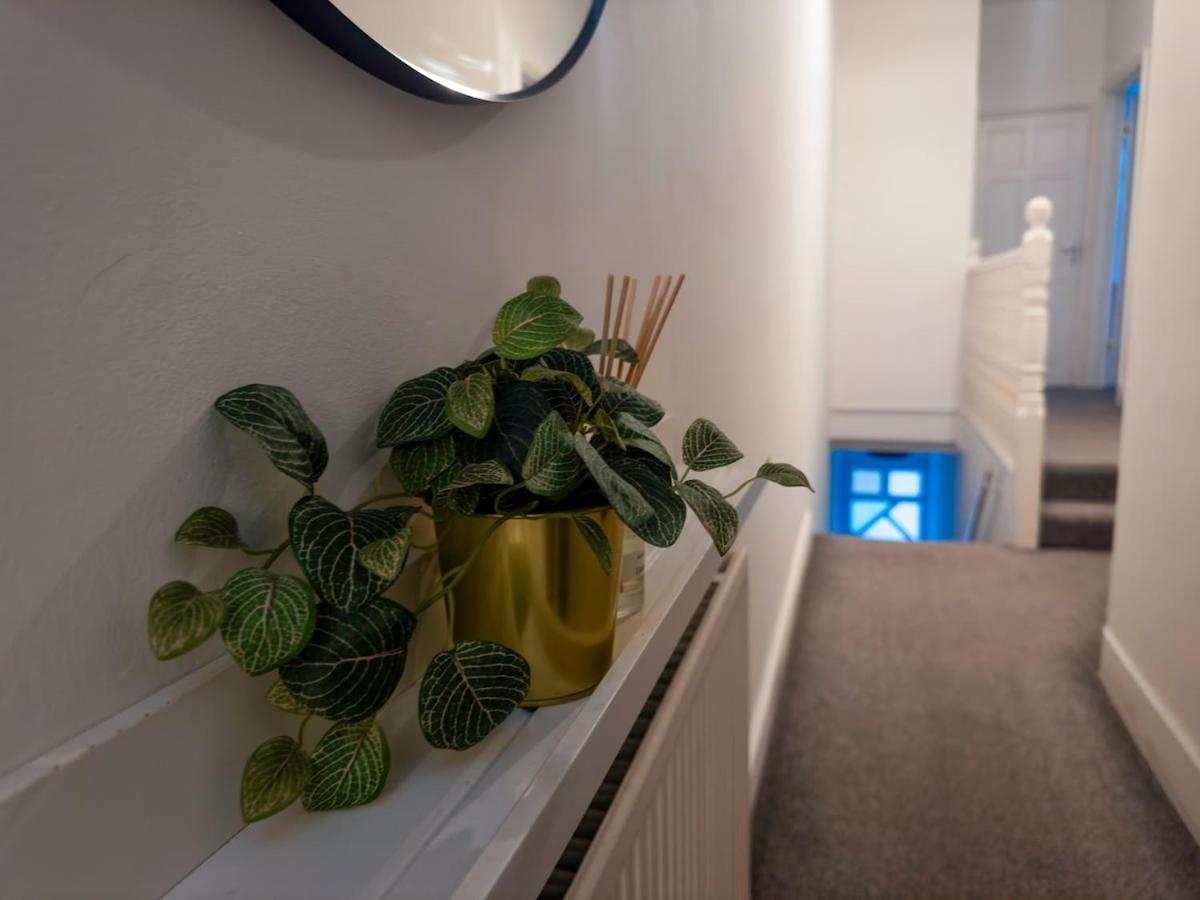 Spacious 3 Bed Apartment, 10 Mins From Wembley Stadium With Private Garden London