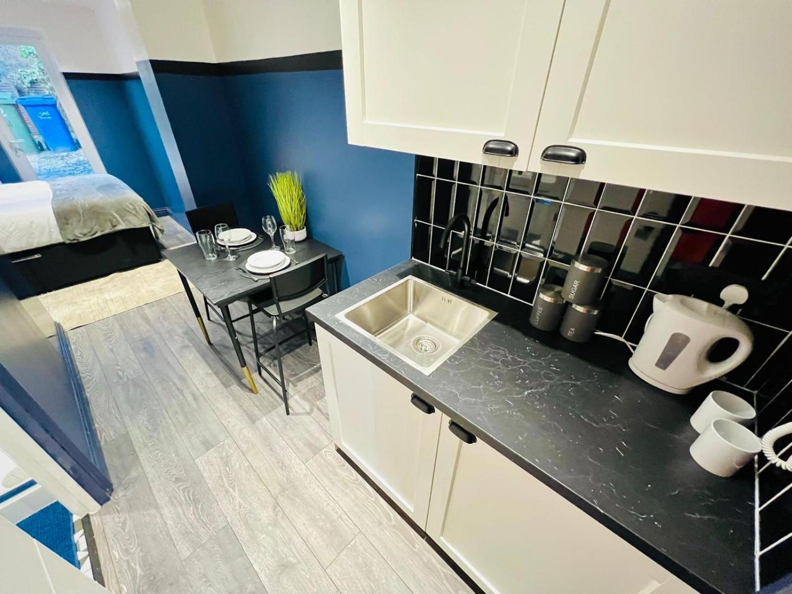 Guest house 61 Studio, Ideal For Tourists High Recommend!!! London