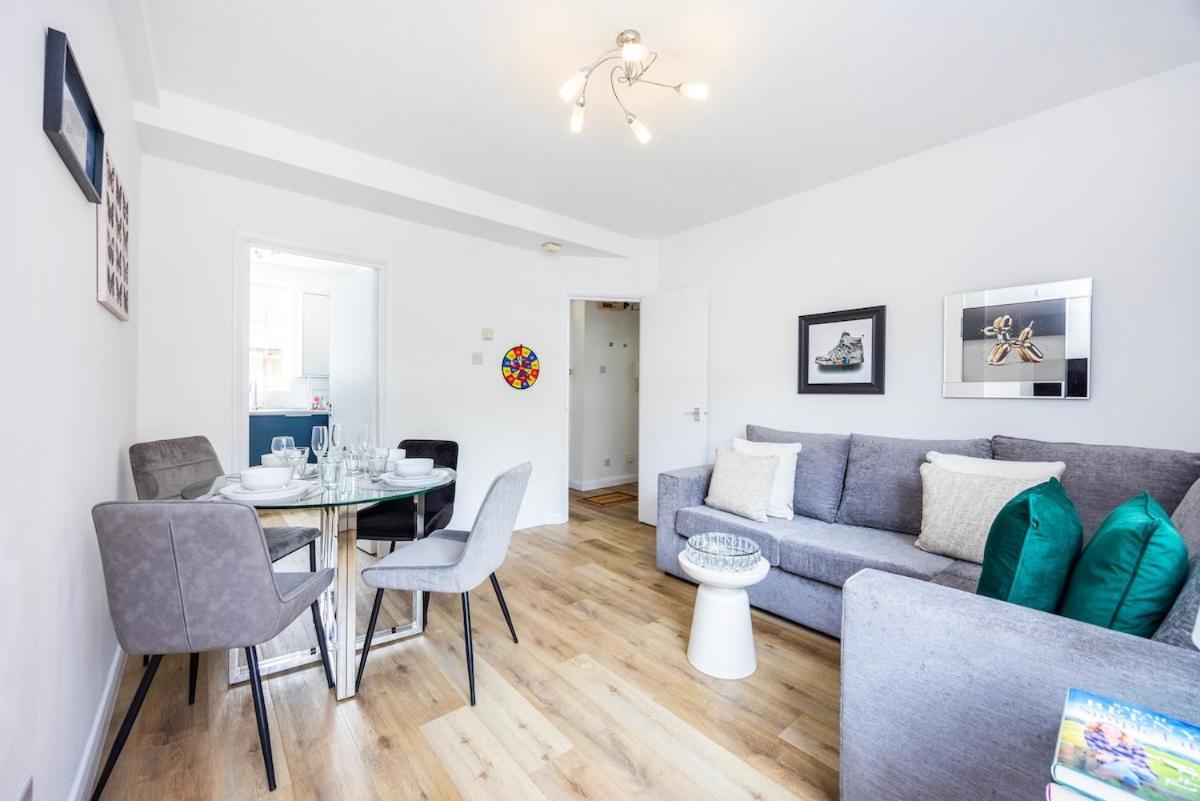 Apartment New 1 Bed Zone 2 Ideal For Contractors Free Parking & Near Uber Boat Pier , Long Welcome , Offers *