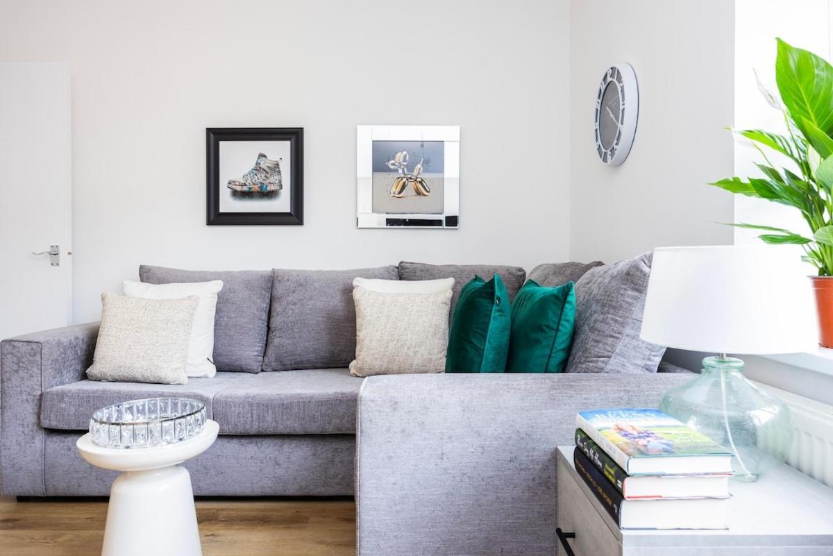 New 1 Bed Zone 2 Ideal For Contractors Free Parking & Near Uber Boat Pier , Long Welcome , Offers London