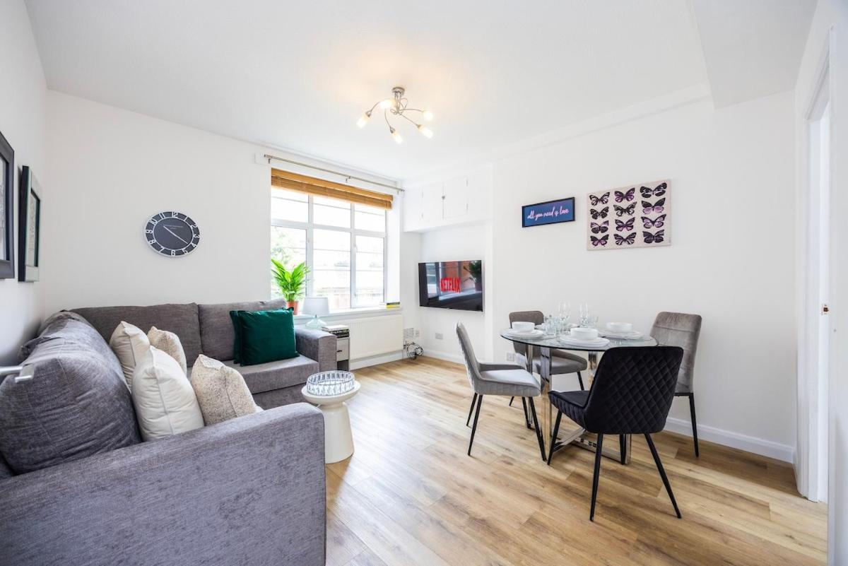 New 1 Bed Zone 2 Ideal For Contractors Free Parking & Near Uber Boat Pier , Long Welcome , Offers Apartment