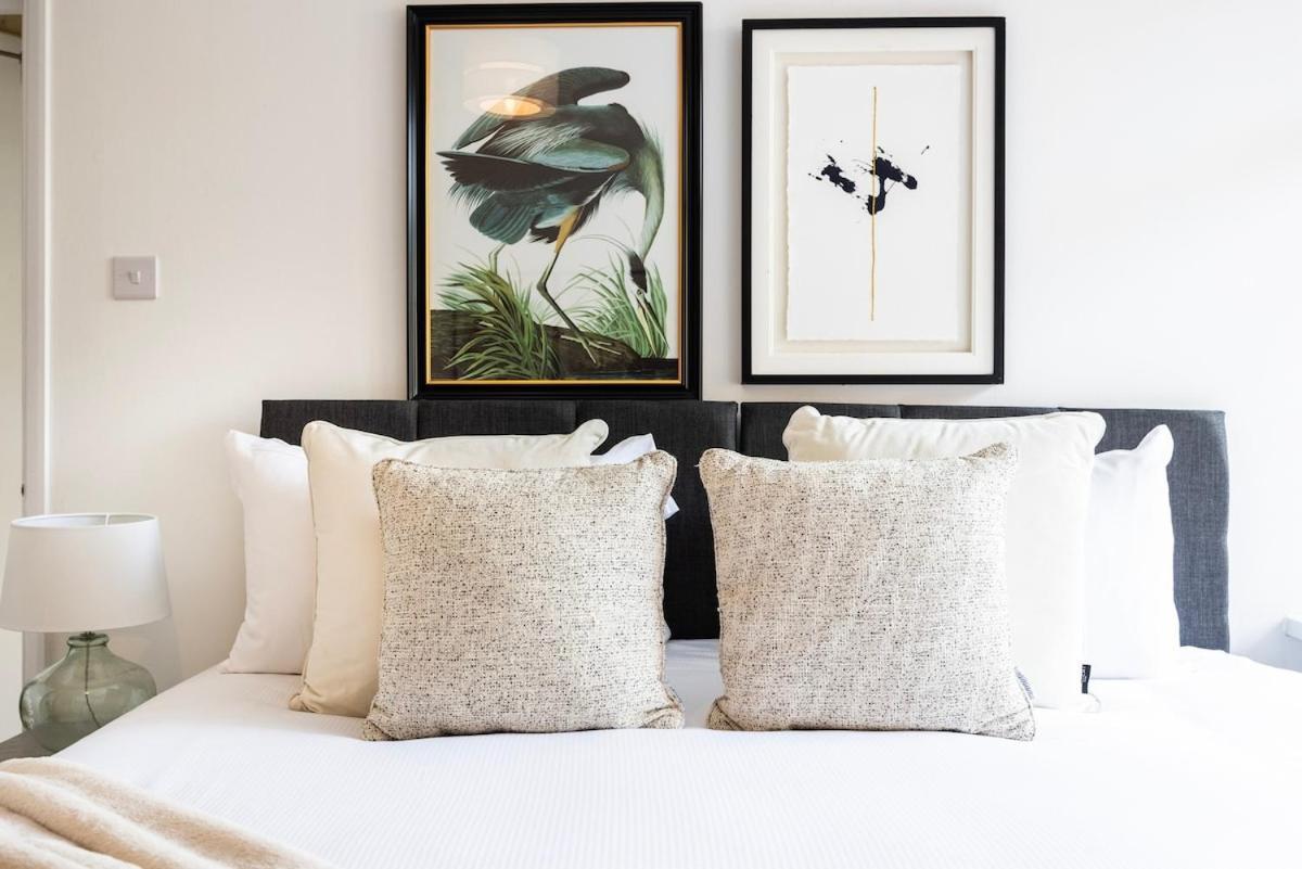 Apartment New 1 Bed Zone 2 Ideal For Contractors Free Parking & Near Uber Boat Pier , Long Welcome , Offers