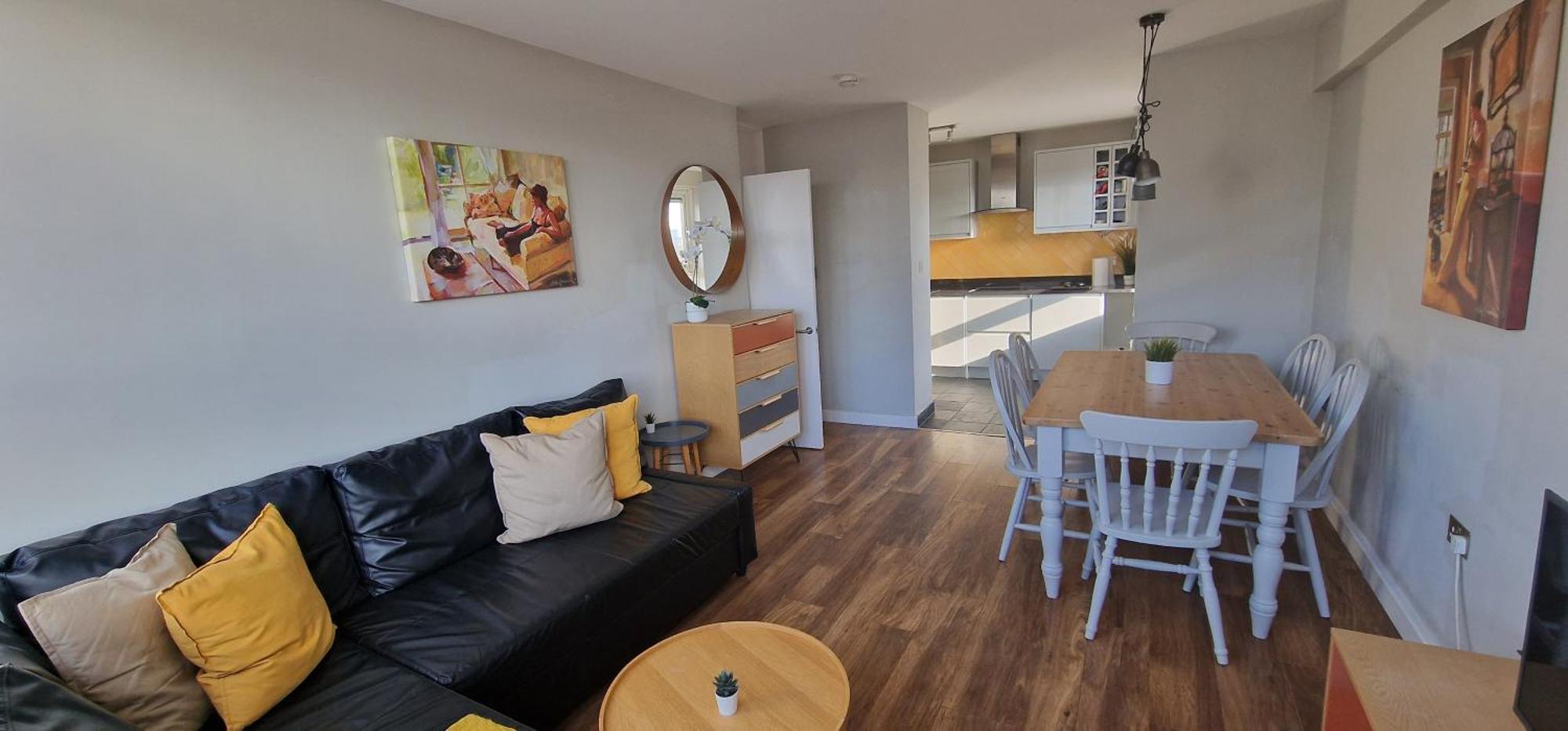 Apartment Beautiful 3-bedroom Flat With Stunning Views *