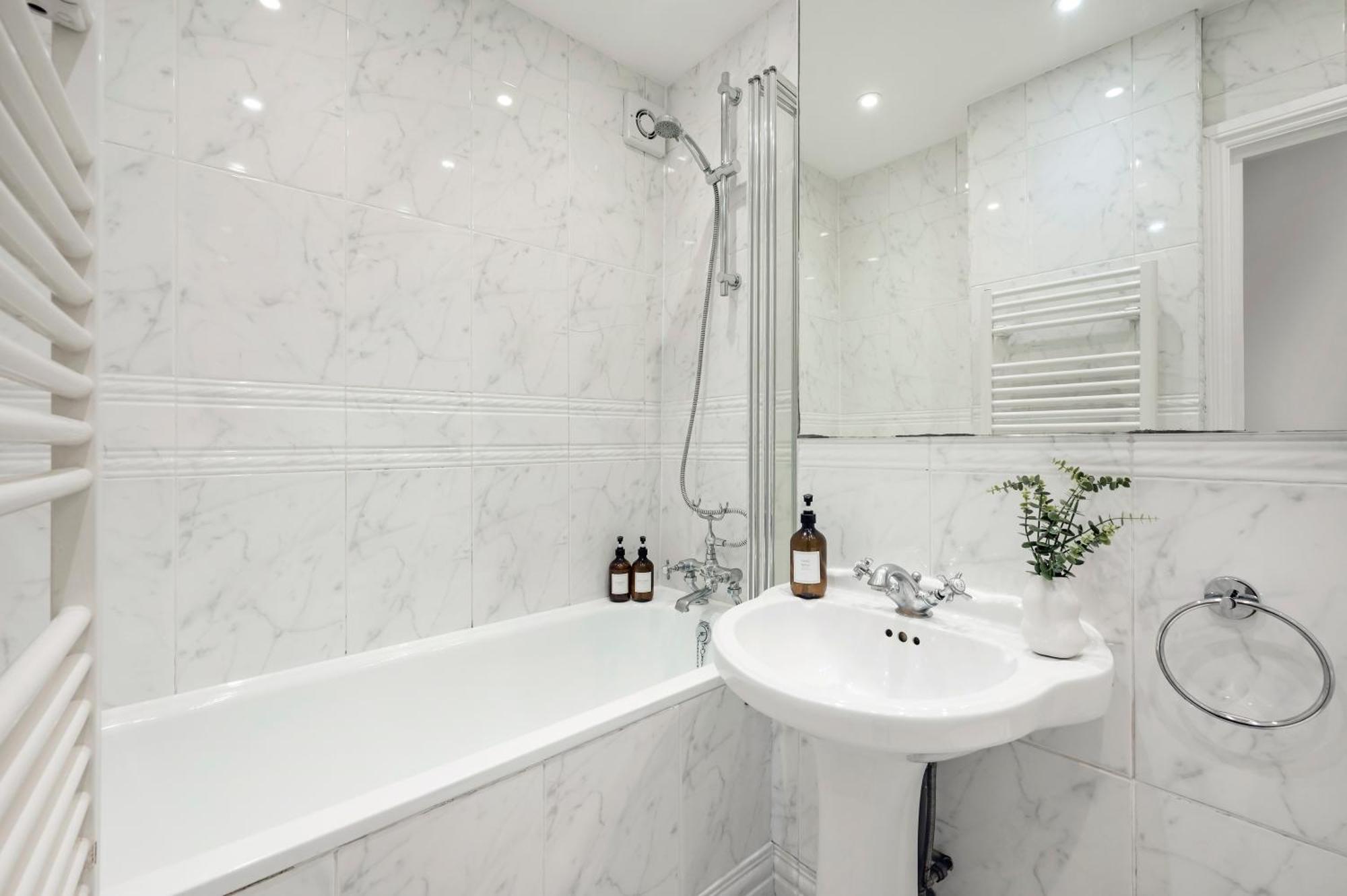 2 Bedr, 3 Beds, 1 Bath Thames, Trafalgar Sq *