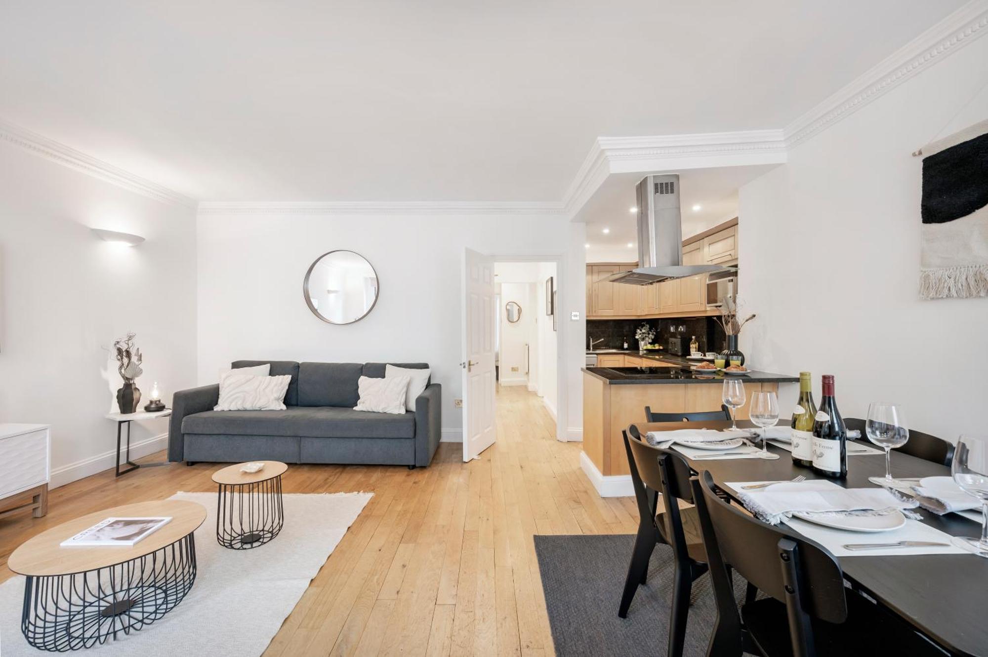 2 Bedr, 3 Beds, 1 Bath Thames, Trafalgar Sq London